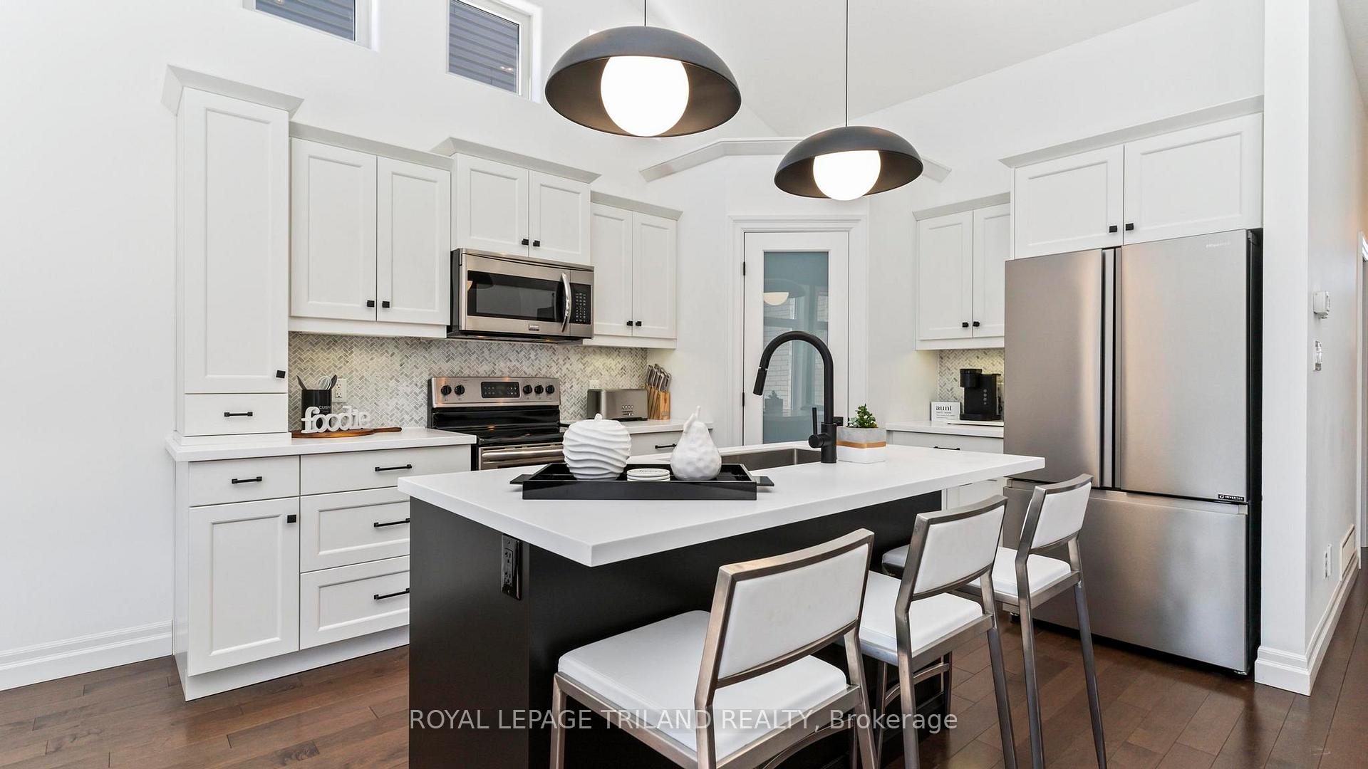 Photo 10 of 36 Deerfield Court, St. Thomas — HOMEH