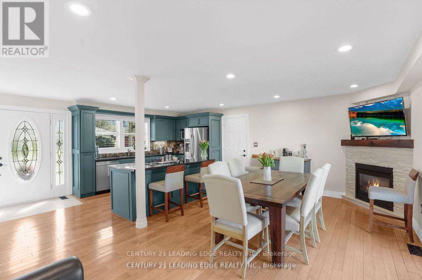 Photo 10 of 126 Lloyminn Avenue, Hamilton, Ancaster — HOMEH