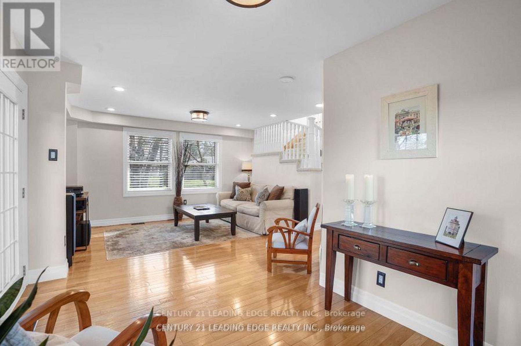 Photo 11 of 126 Lloyminn Avenue, Hamilton, Ancaster — HOMEH