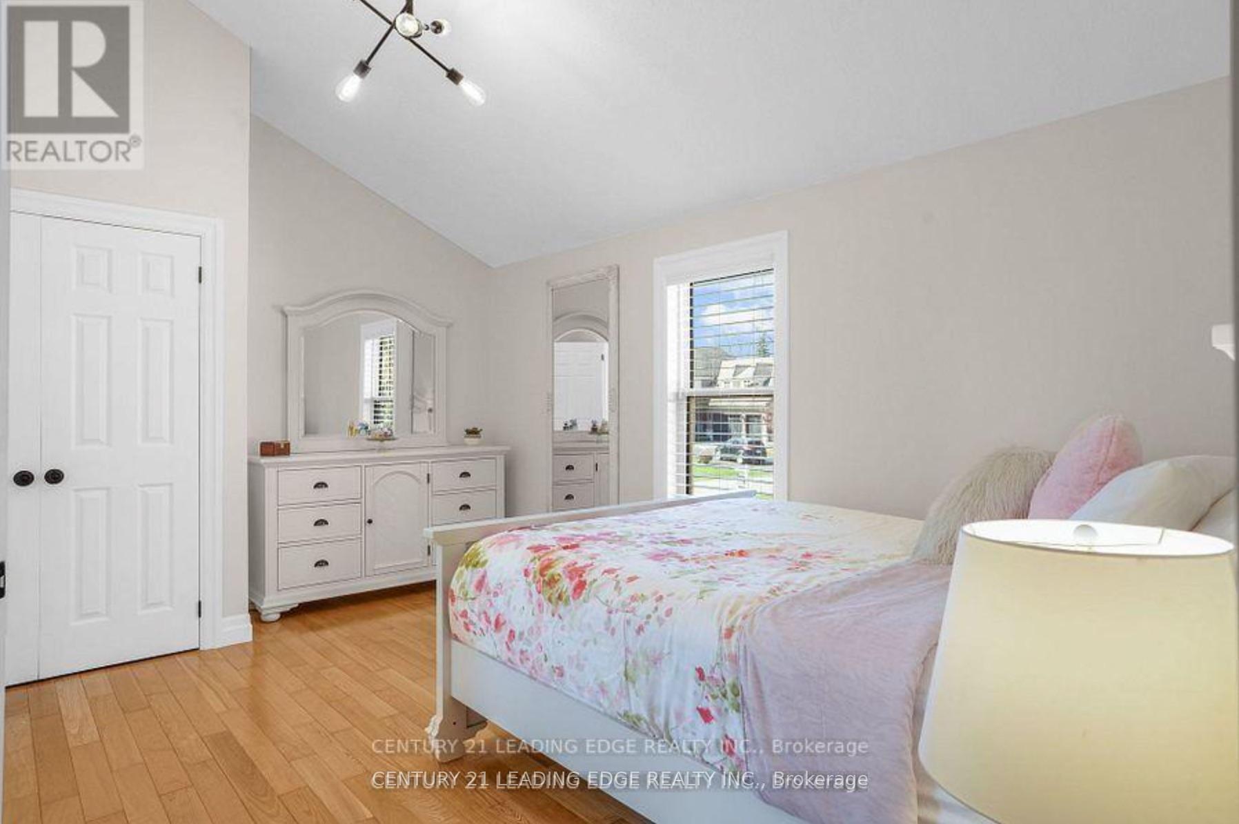 Photo 32 of 126 Lloyminn Avenue, Hamilton, Ancaster — HOMEH