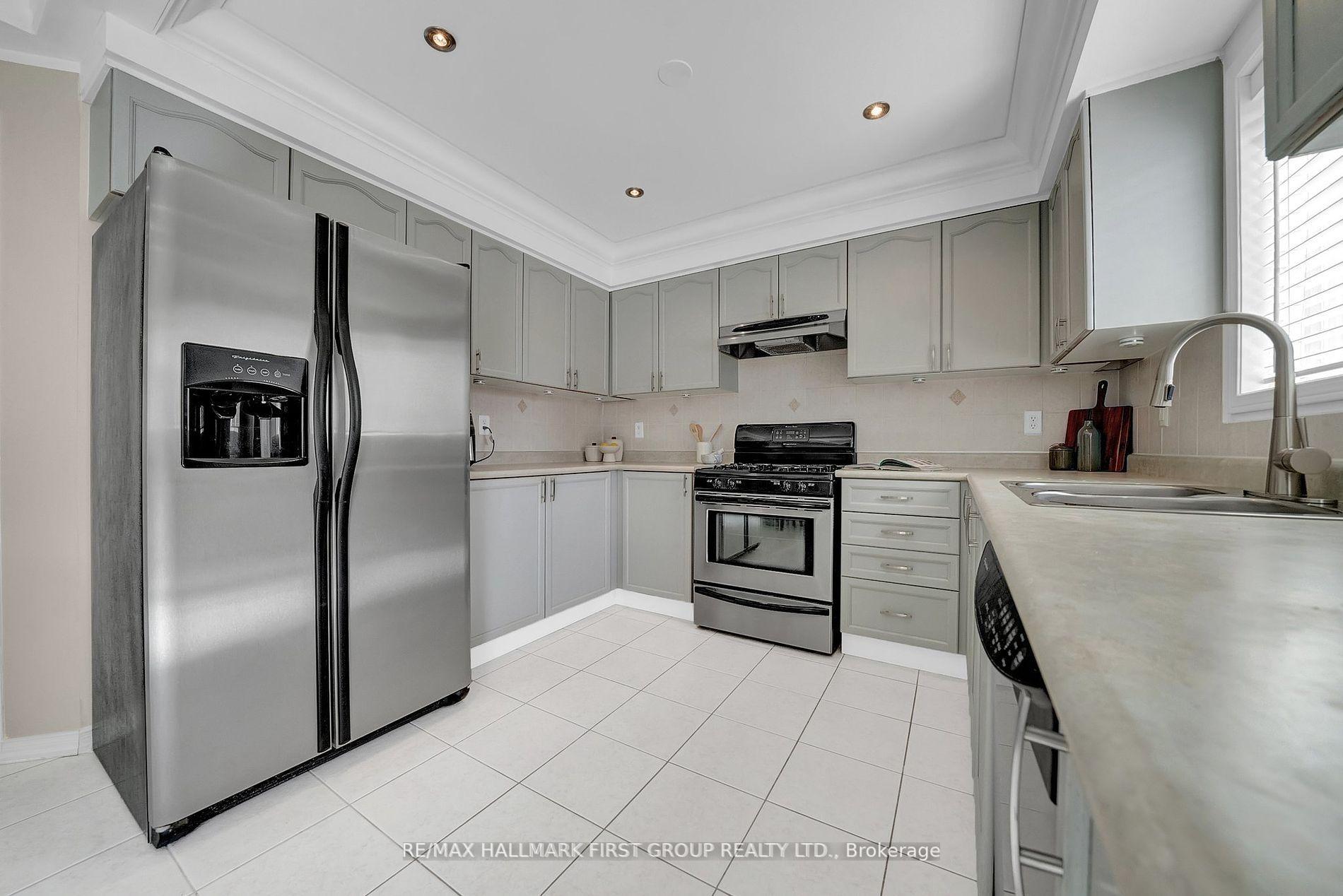 Photo 13 of 83 Ashbury Boulevard, Ajax, South East — HOMEH