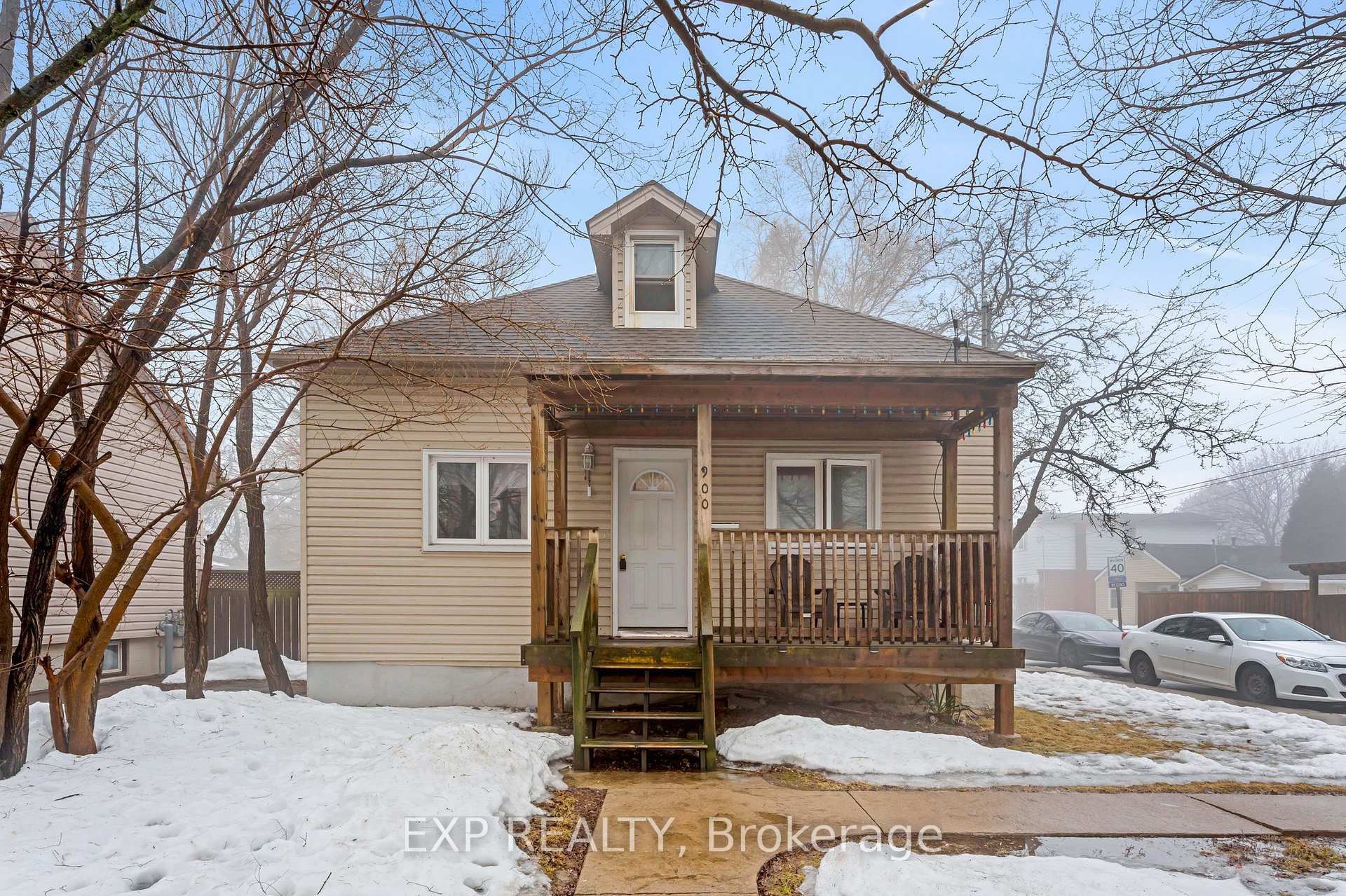 Front of 900 Concession Street