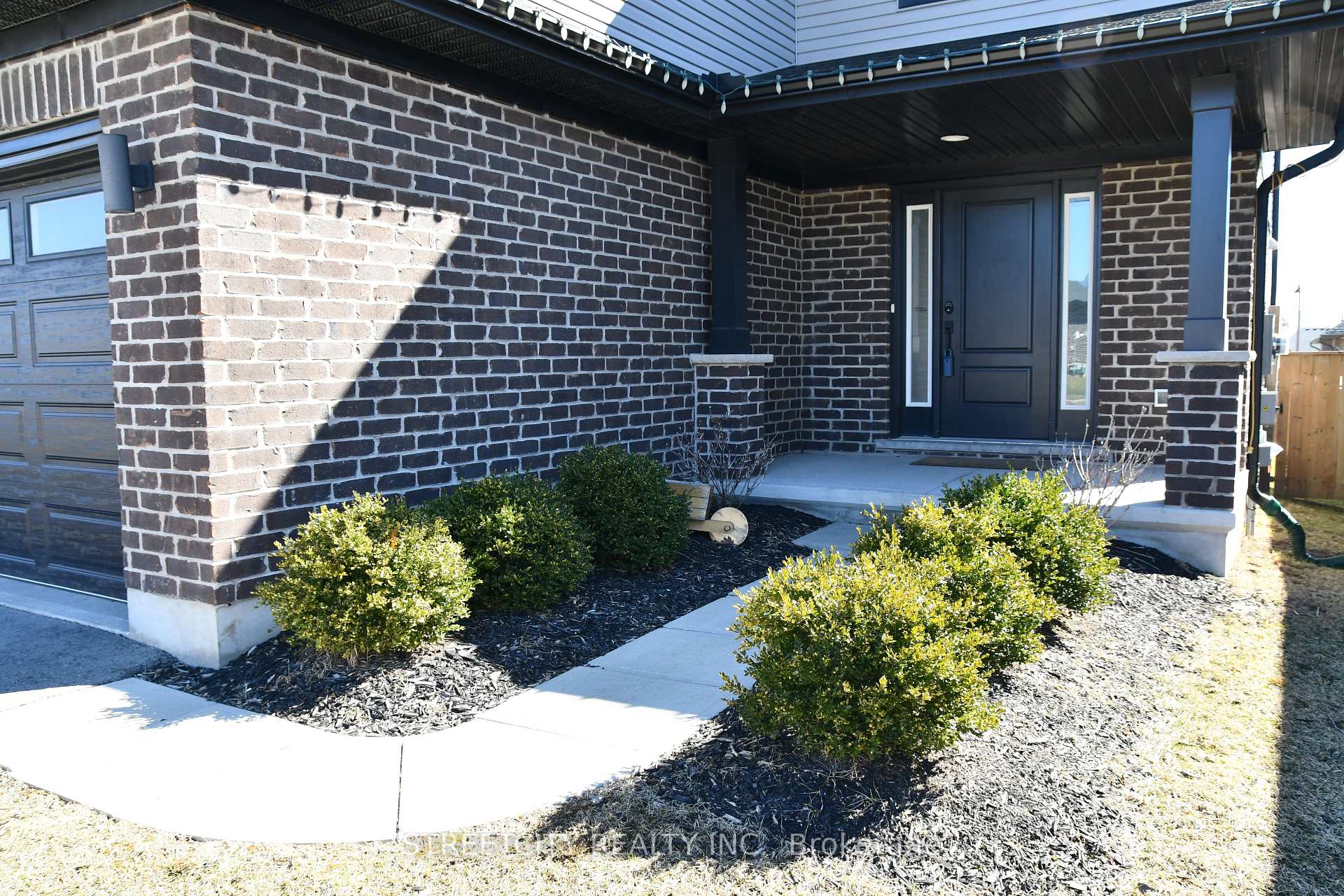 Photo 3 of 4 Fox Hollow Court, St. Thomas — HOMEH