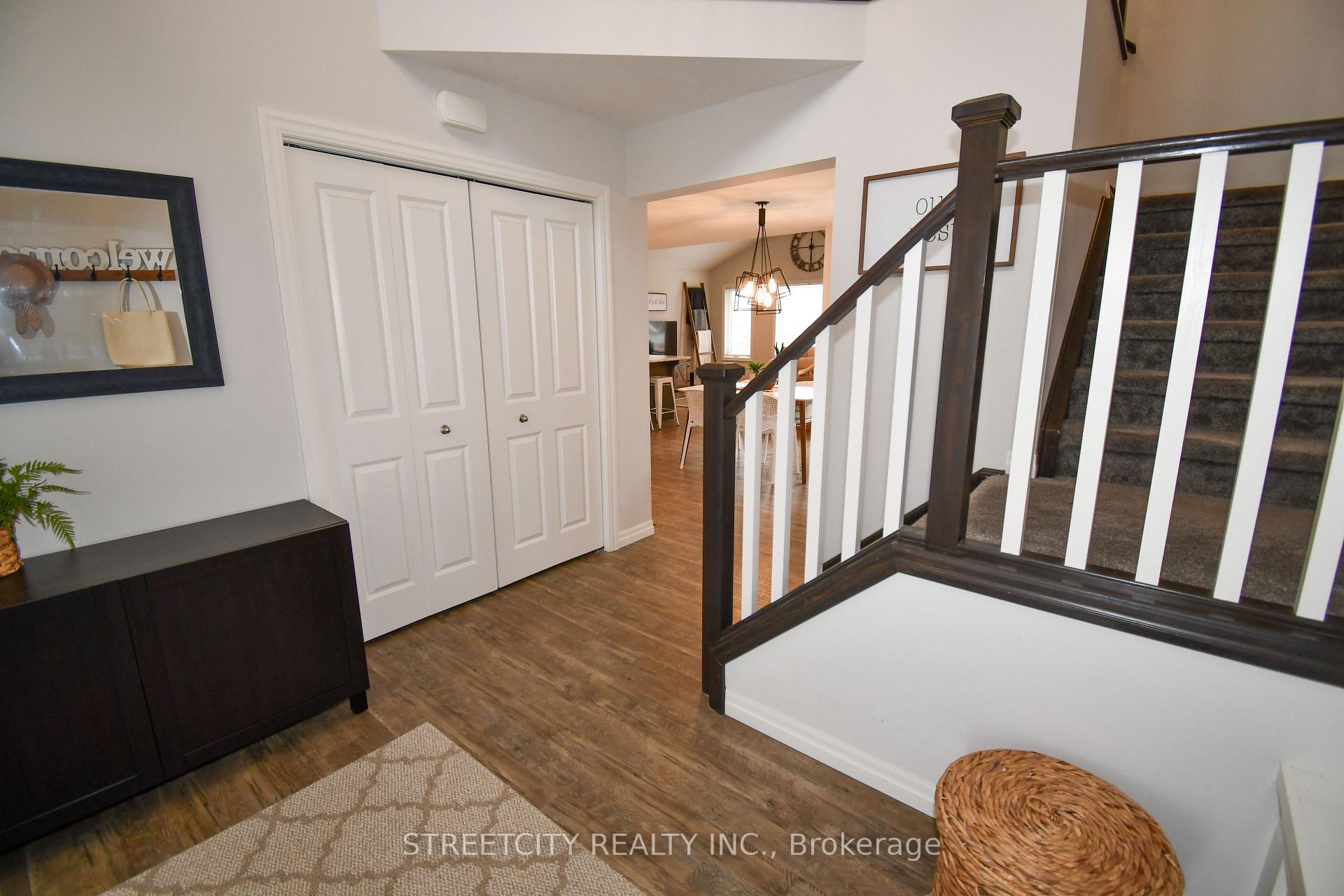 Photo 5 of 4 Fox Hollow Court, St. Thomas — HOMEH