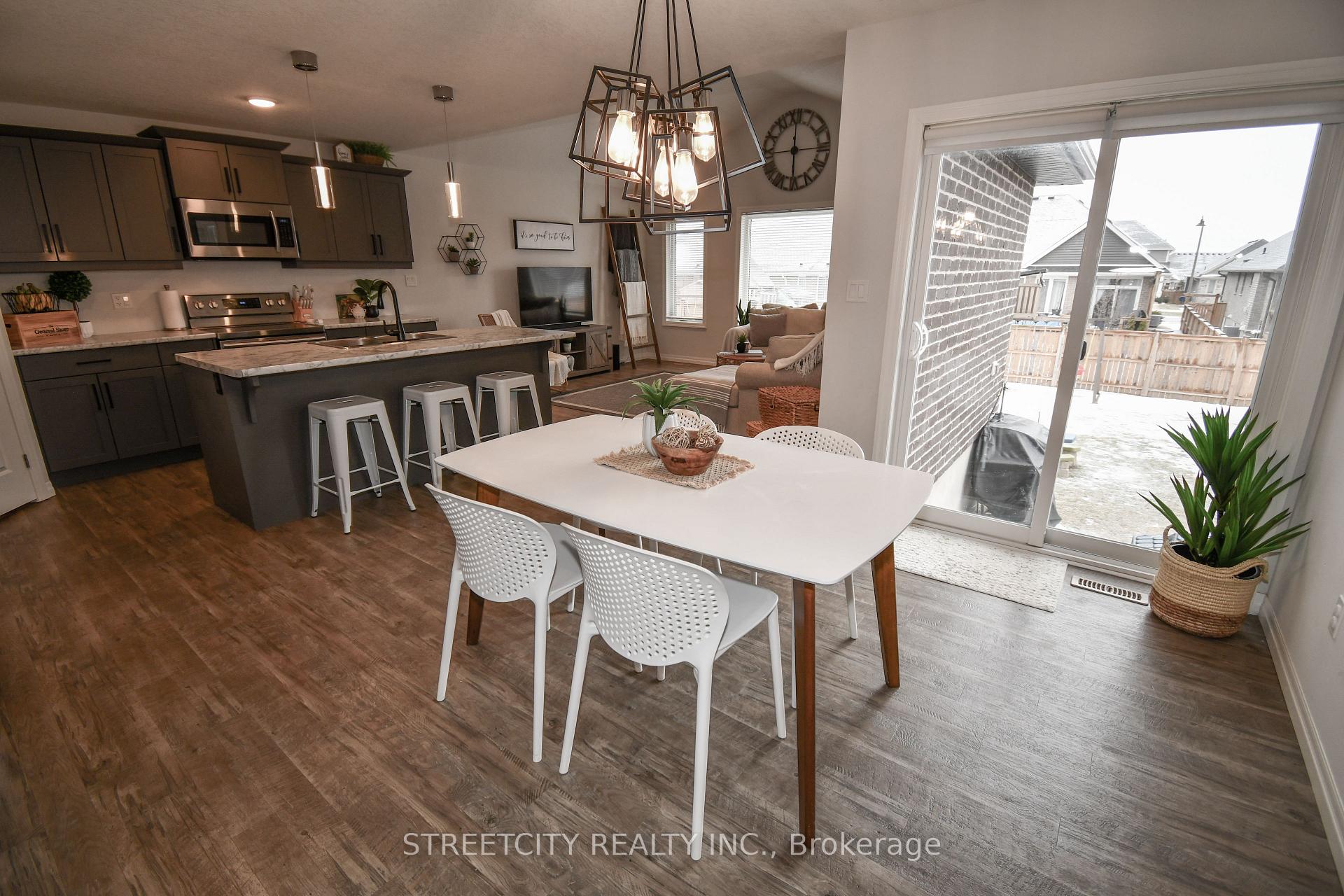 Photo 6 of 4 Fox Hollow Court, St. Thomas — HOMEH