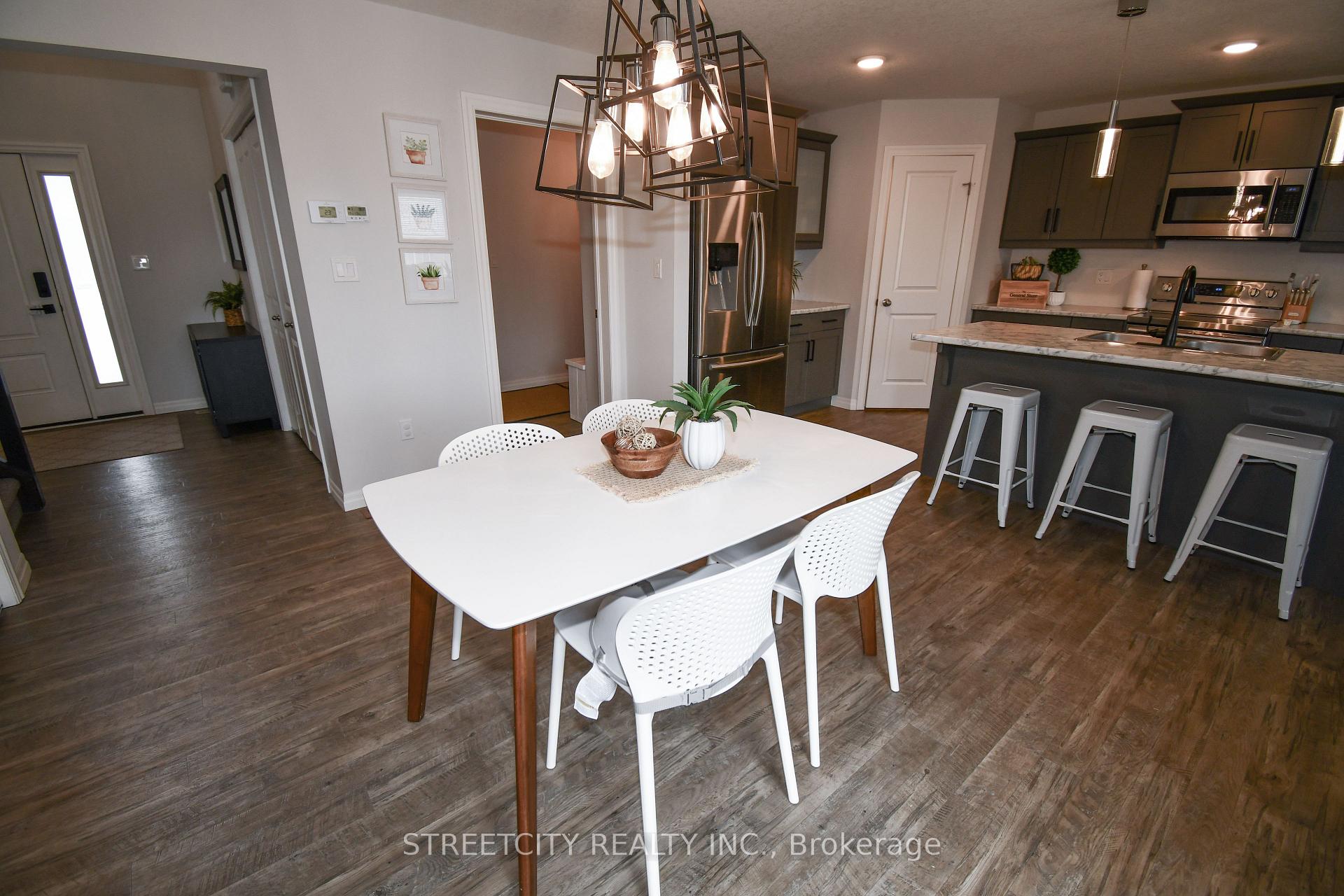 Photo 7 of 4 Fox Hollow Court, St. Thomas — HOMEH