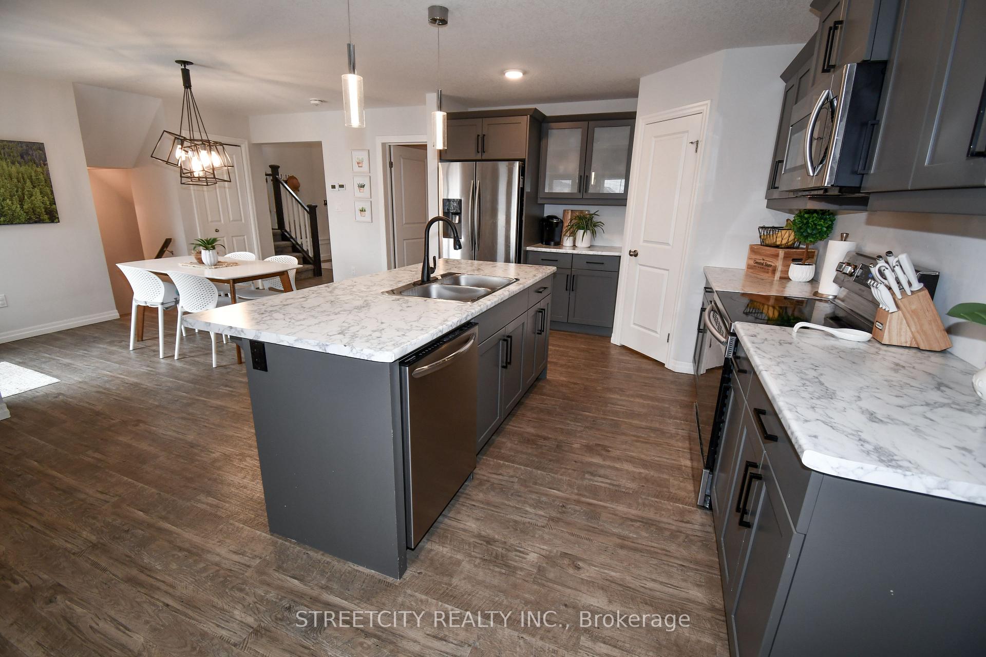 Photo 9 of 4 Fox Hollow Court, St. Thomas — HOMEH