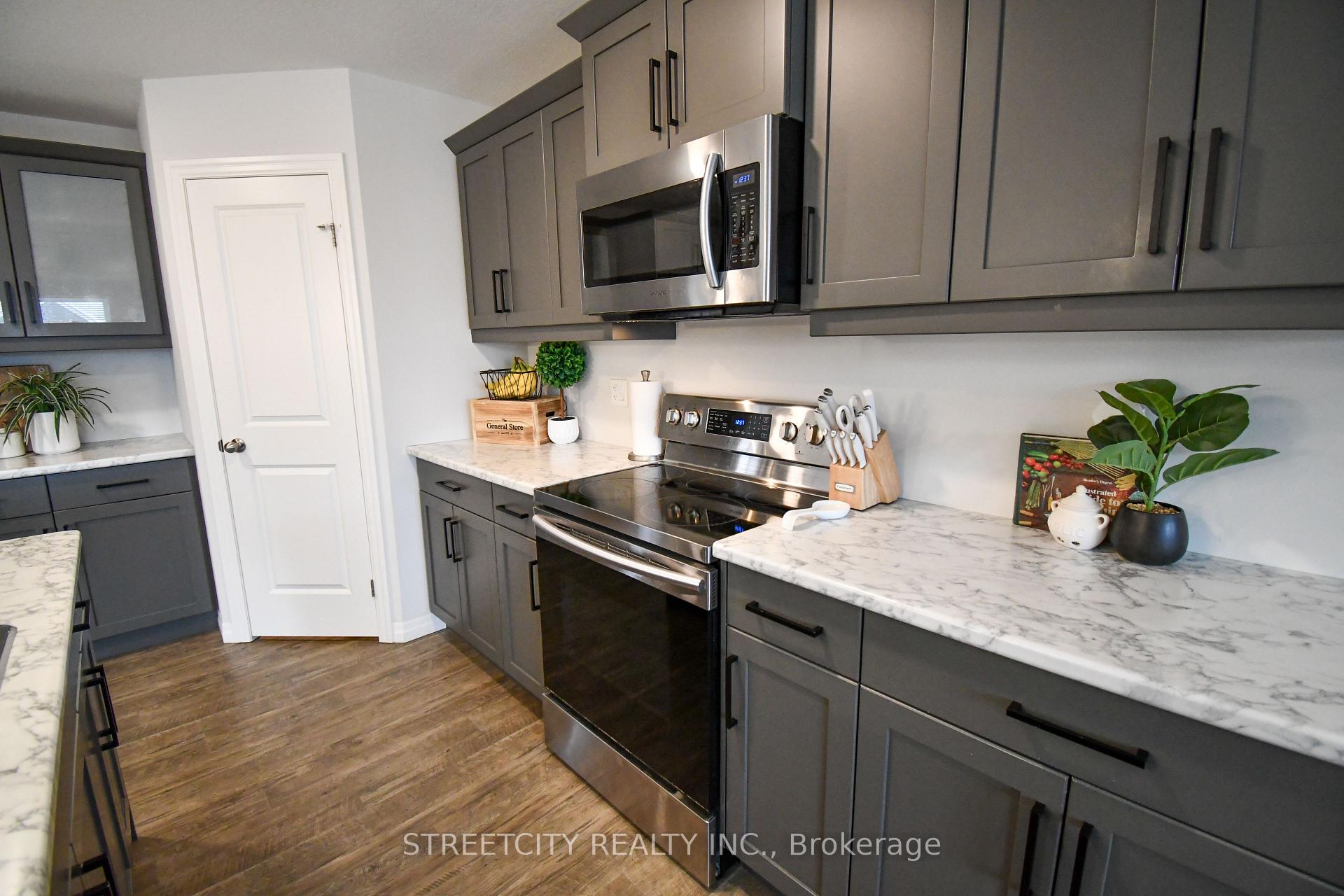 Photo 10 of 4 Fox Hollow Court, St. Thomas — HOMEH