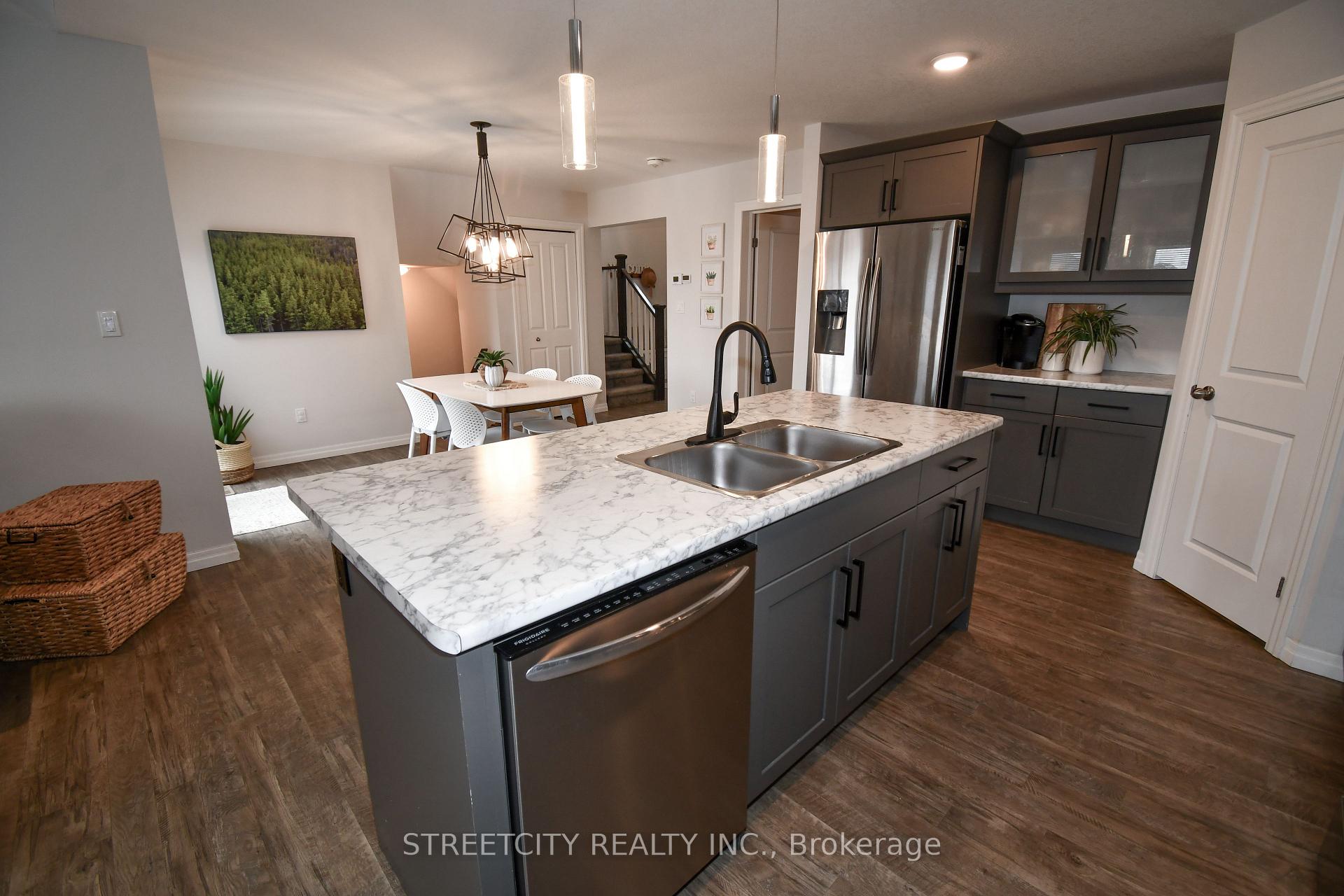 Photo 11 of 4 Fox Hollow Court, St. Thomas — HOMEH