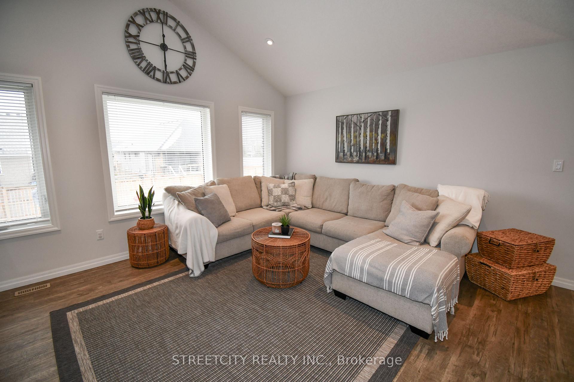 Photo 13 of 4 Fox Hollow Court, St. Thomas — HOMEH