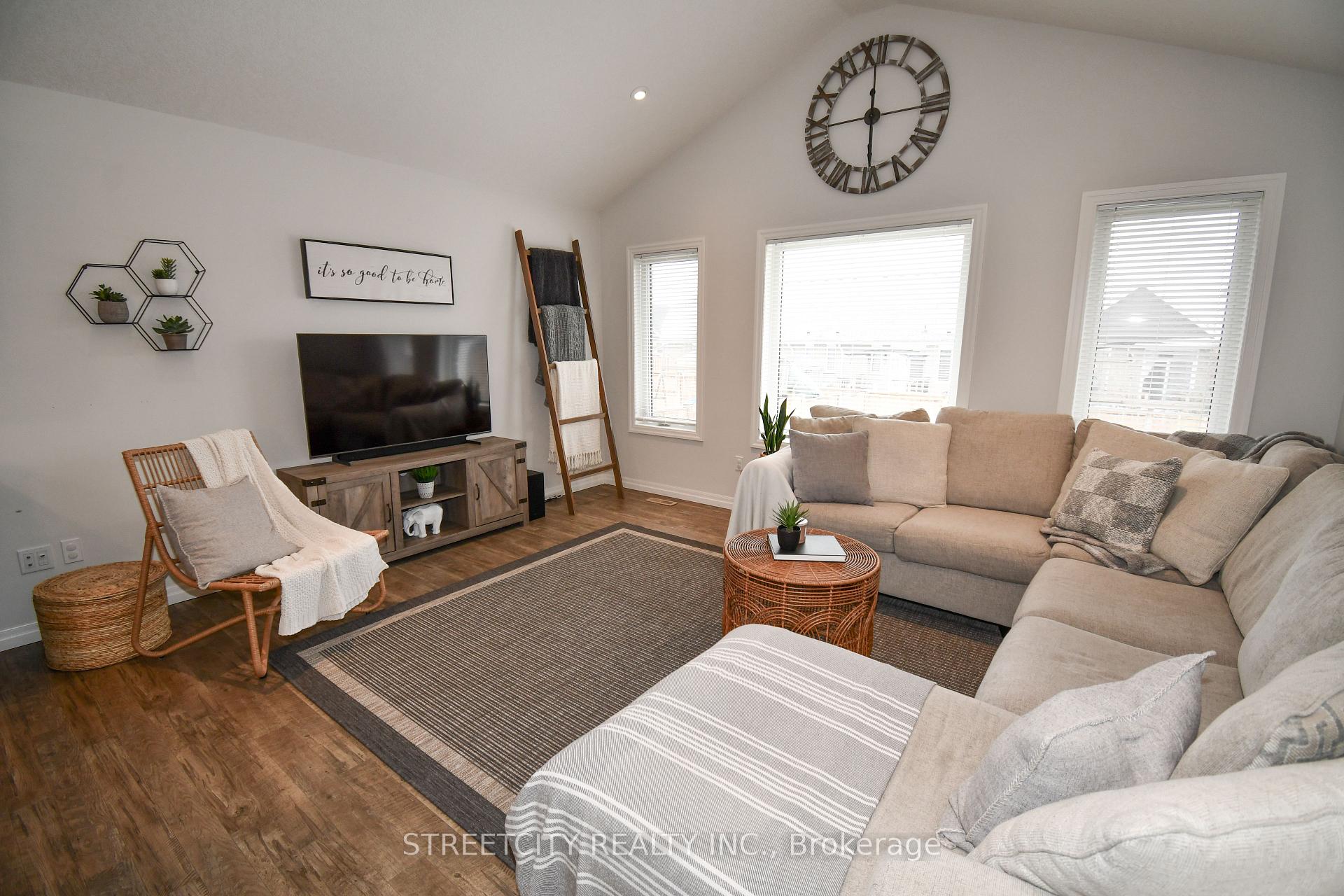 Photo 14 of 4 Fox Hollow Court, St. Thomas — HOMEH
