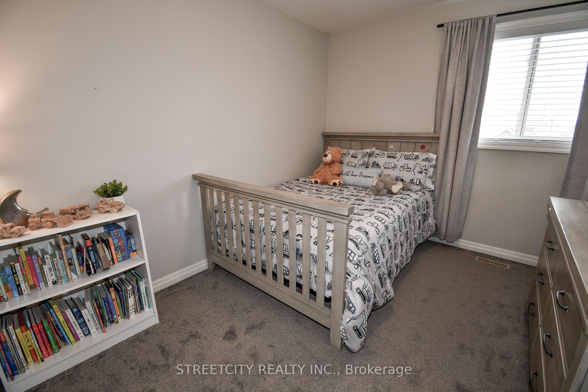 Photo 24 of 4 Fox Hollow Court, St. Thomas — HOMEH
