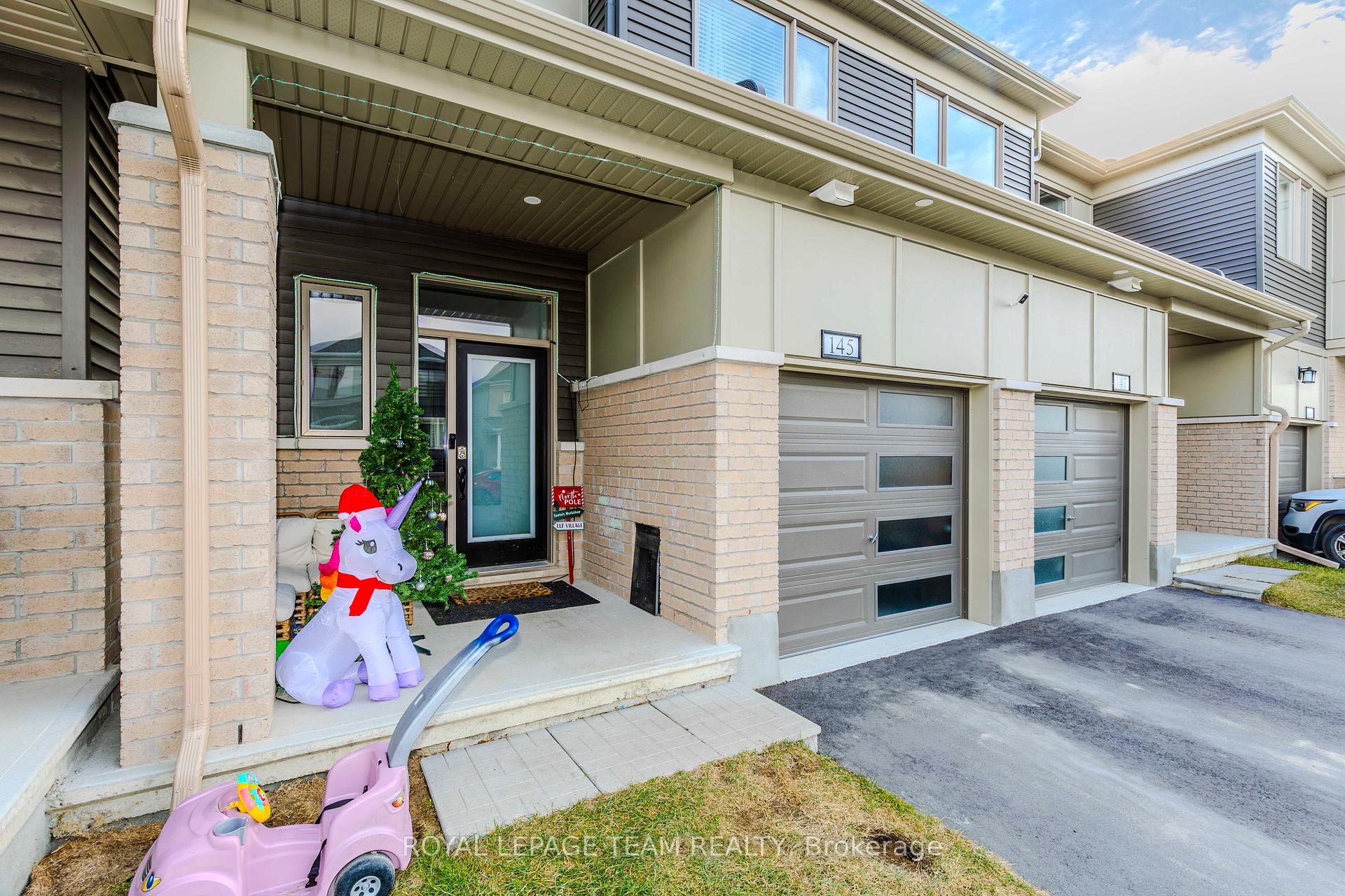 Photo 3 of 145 Yearling Circle, Ottawa, Goulbourn Twp From Franktown Rd/South To Rideau — HOMEH