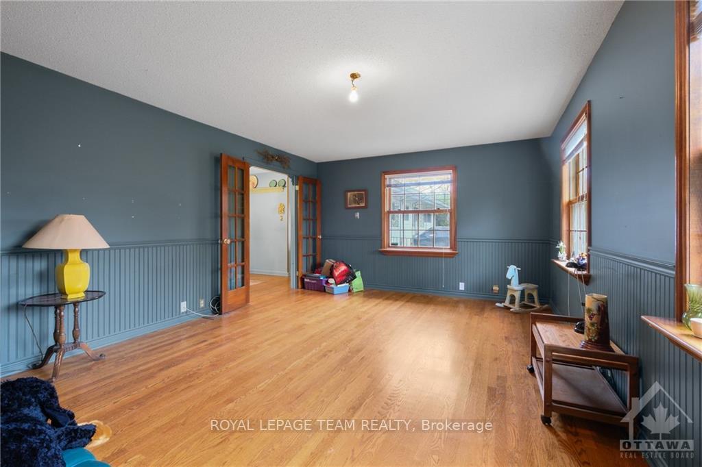 Photo 5 of 21 Higwood Drive, Ottawa, City View/Skyline/Fisher Heights/Parkwood Hills — HOMEH