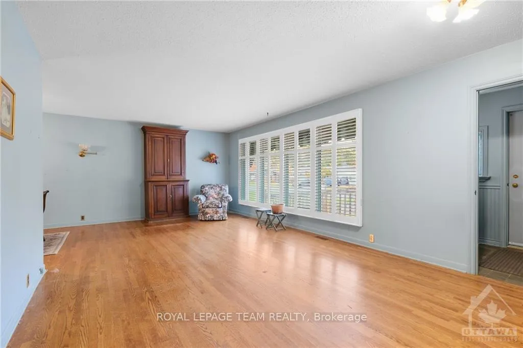 Photo 14 of 21 Higwood Drive, Ottawa, City View/Skyline/Fisher Heights/Parkwood Hills — HOMEH
