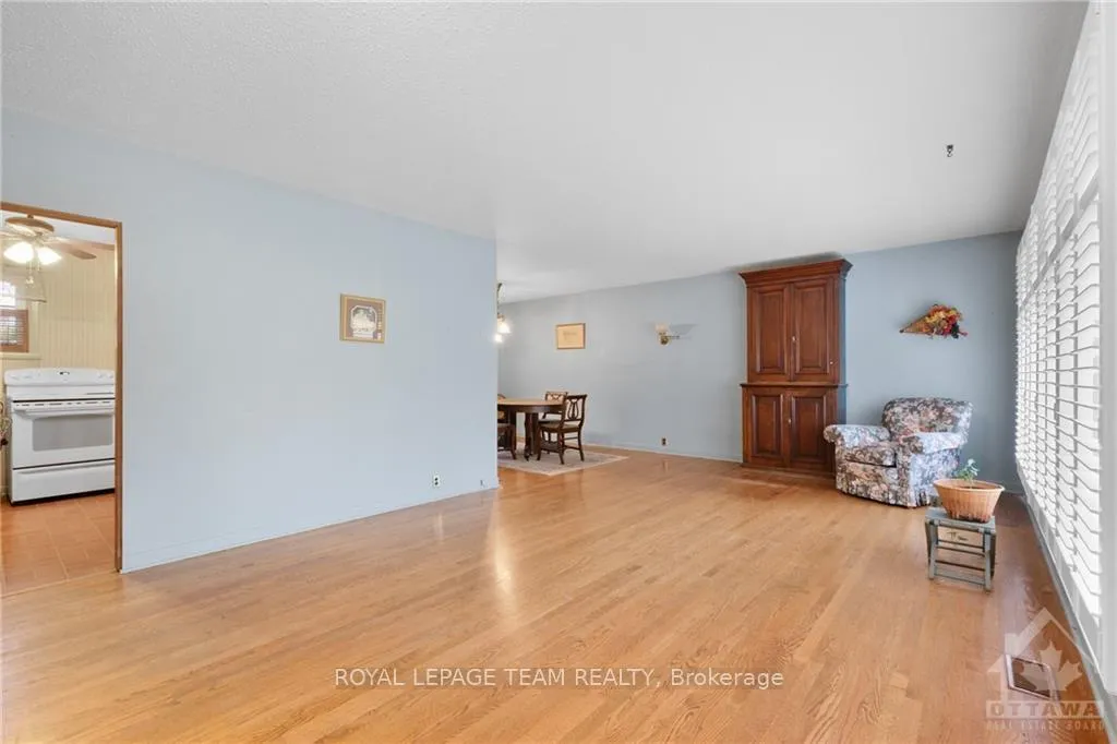 Photo 15 of 21 Higwood Drive, Ottawa, City View/Skyline/Fisher Heights/Parkwood Hills — HOMEH