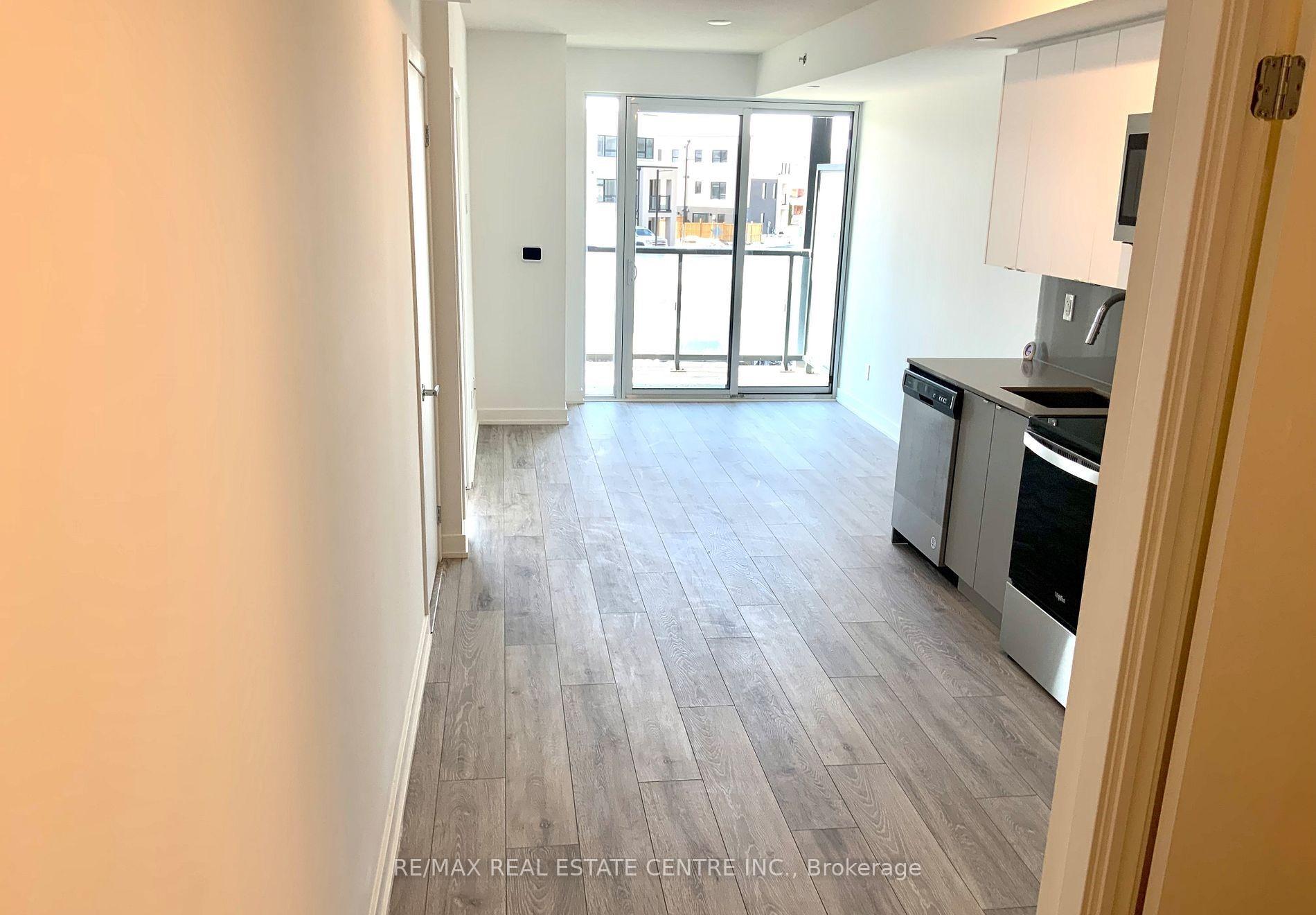 Photo 6 of Unit 213, 3200 Dakota Common, Burlington, Alton — HOMEH