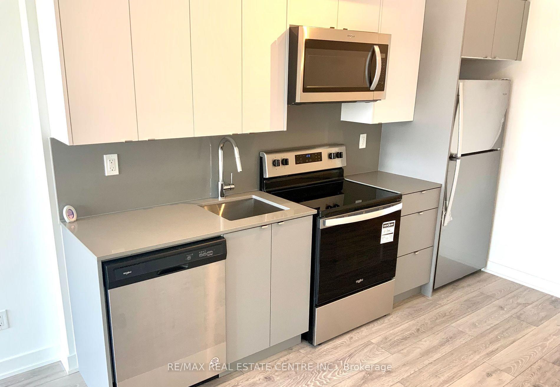 Photo 7 of Unit 213, 3200 Dakota Common, Burlington, Alton — HOMEH