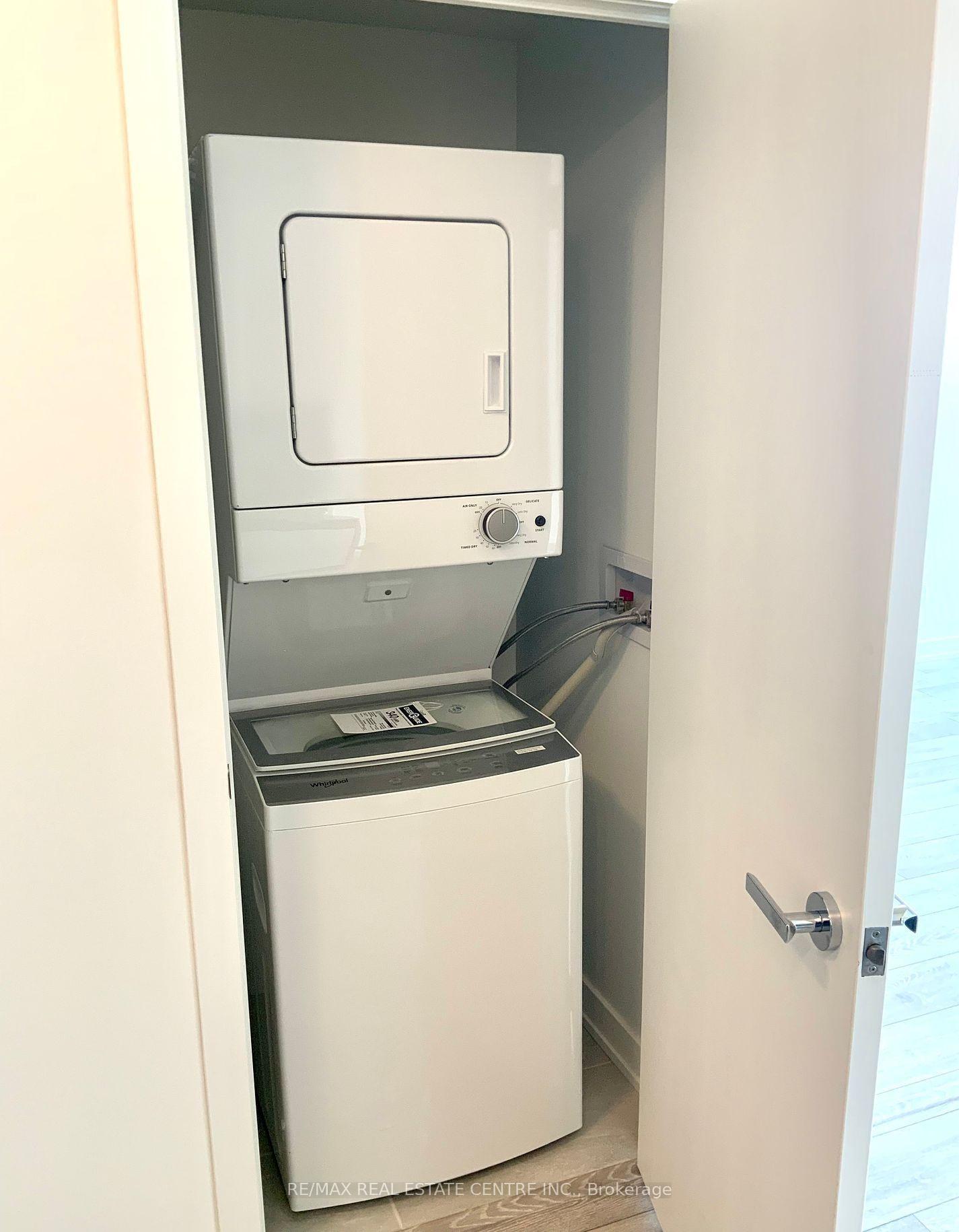 Photo 9 of Unit 213, 3200 Dakota Common, Burlington, Alton — HOMEH