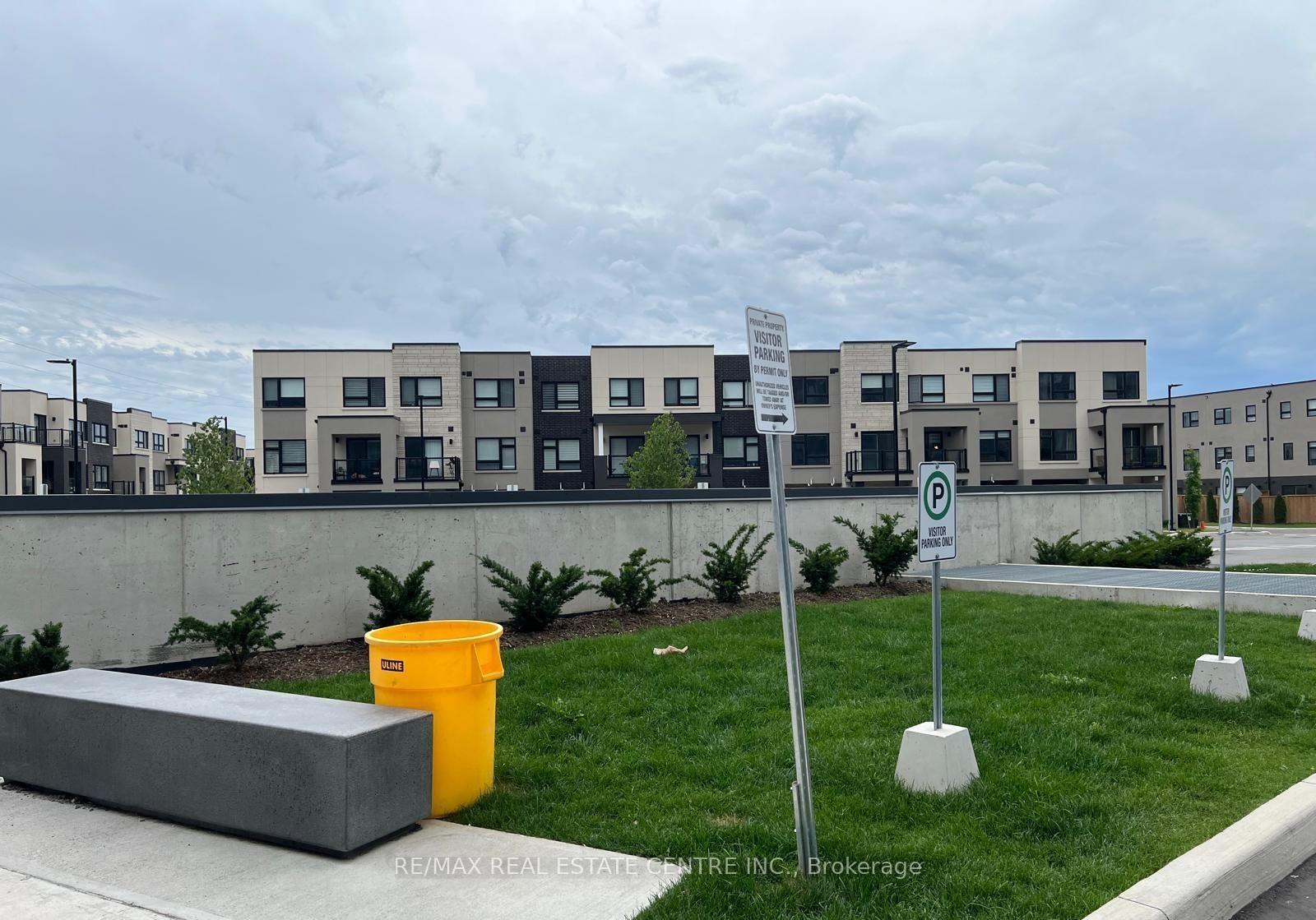 Photo 12 of Unit 213, 3200 Dakota Common, Burlington, Alton — HOMEH