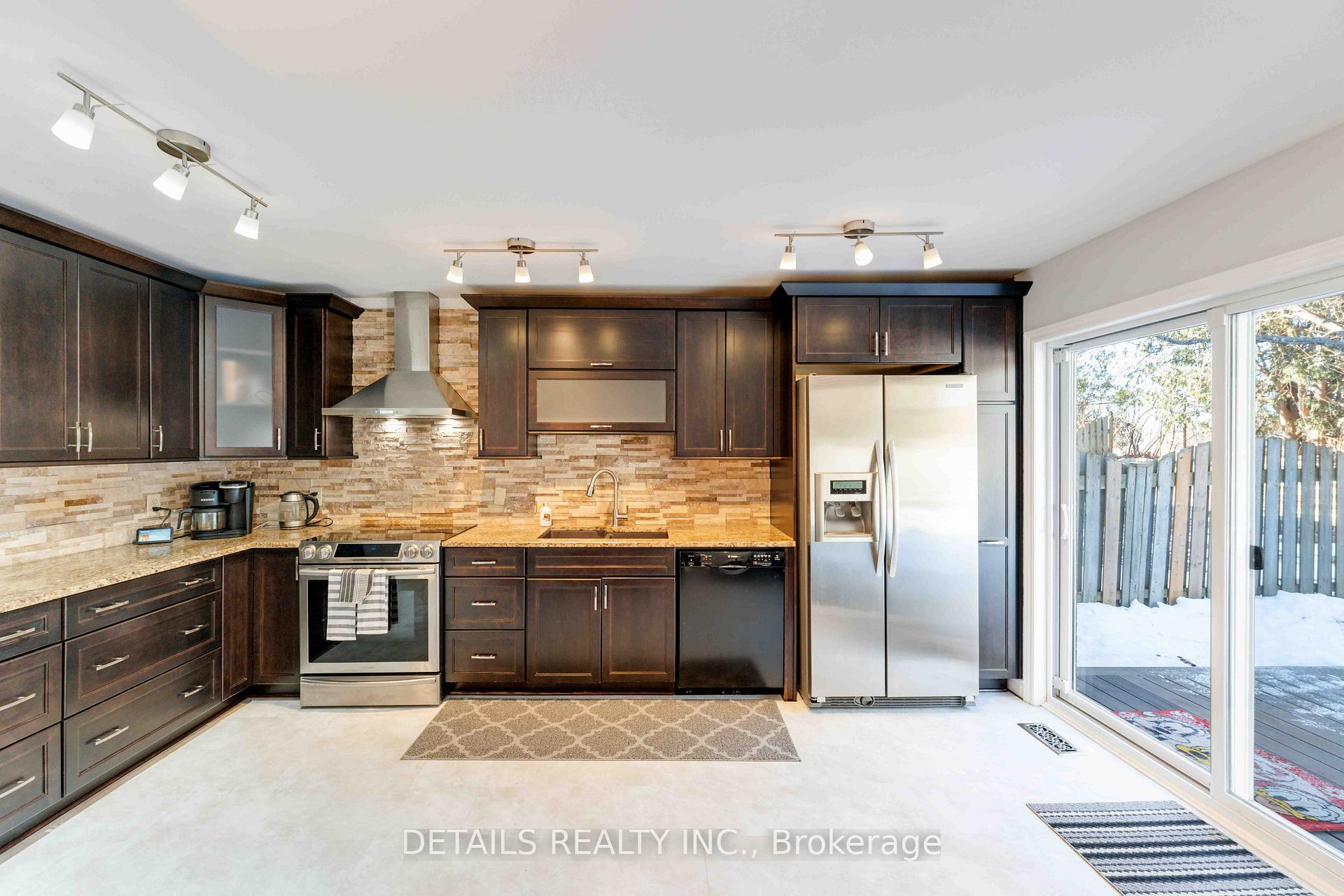 Photo 9 of 109 Beechfern Drive, Ottawa, Stittsville (Central) — HOMEH