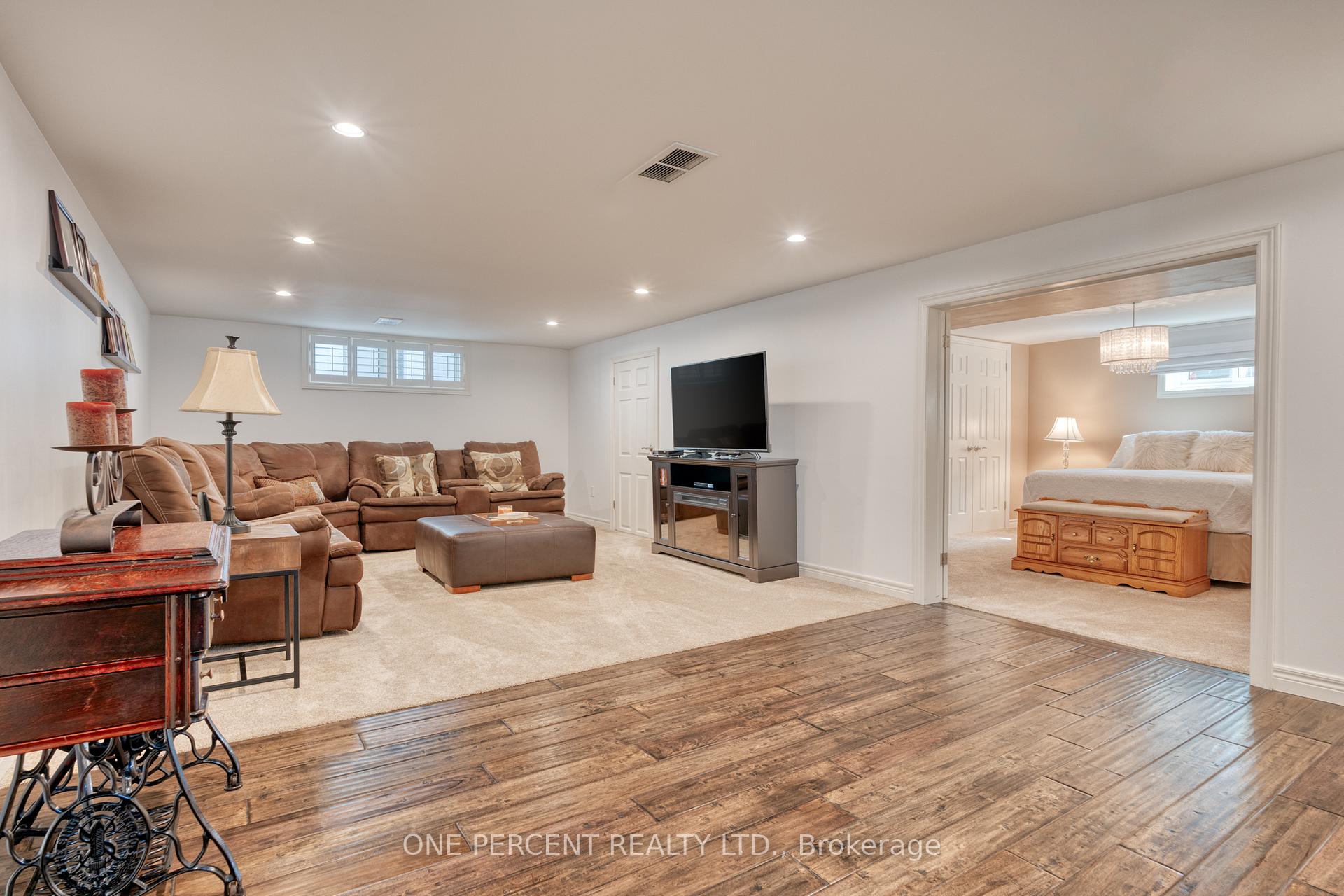 Photo 23 of 27 Hoover Crescent, Hamilton, Balfour — HOMEH