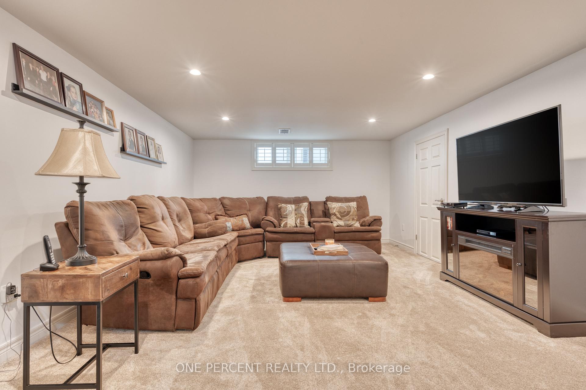 Photo 24 of 27 Hoover Crescent, Hamilton, Balfour — HOMEH