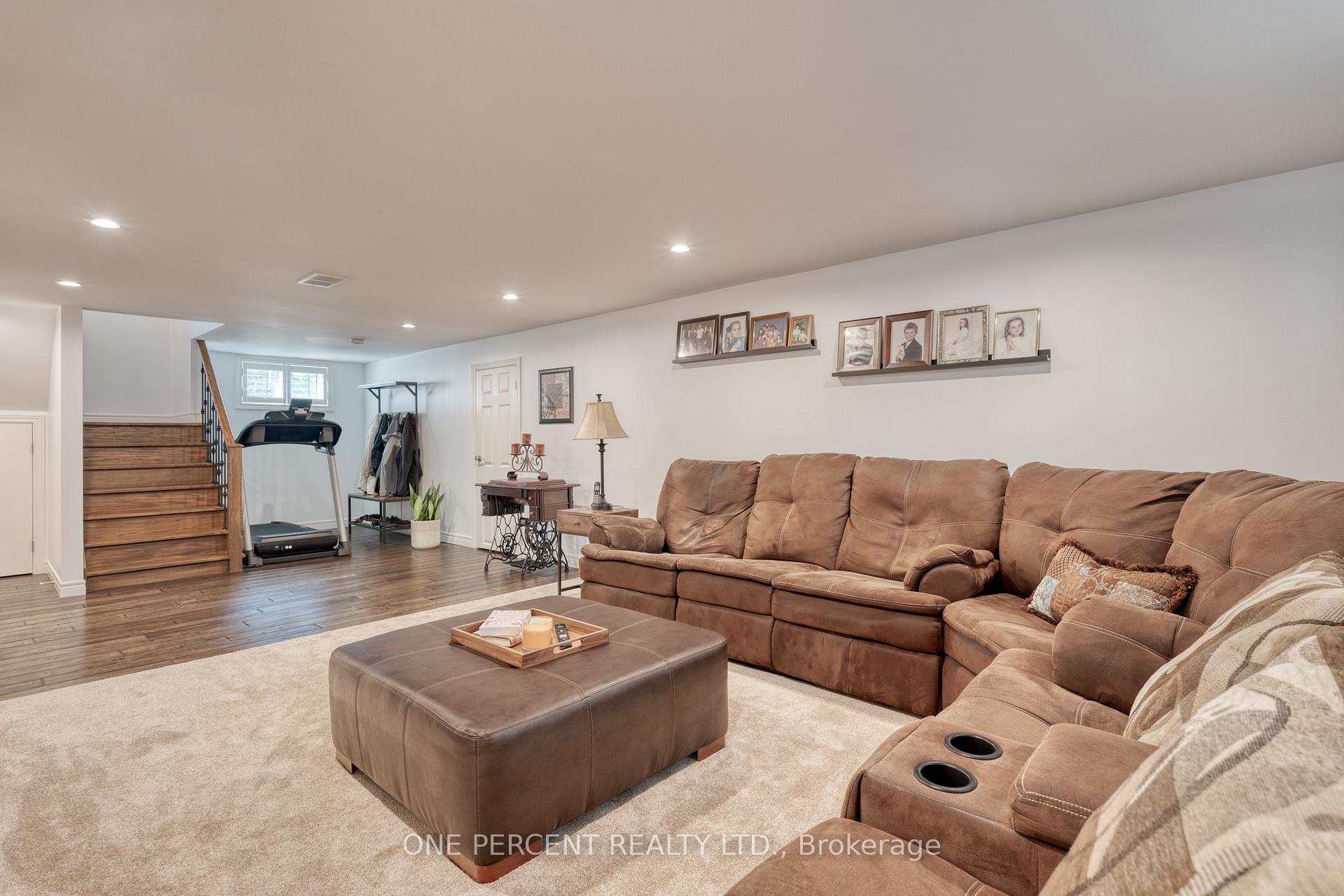 Photo 25 of 27 Hoover Crescent, Hamilton, Balfour — HOMEH