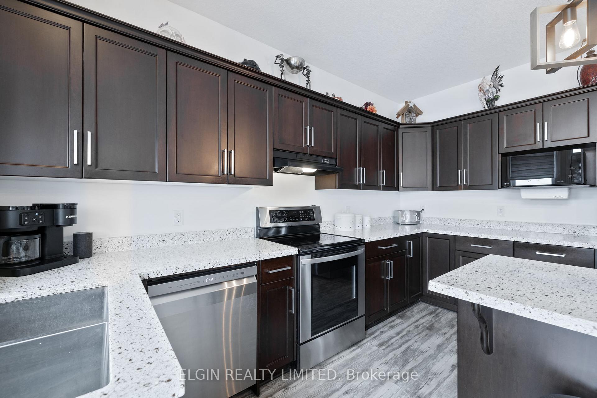 Photo 9 of 38 Ashberry Place, St. Thomas — HOMEH