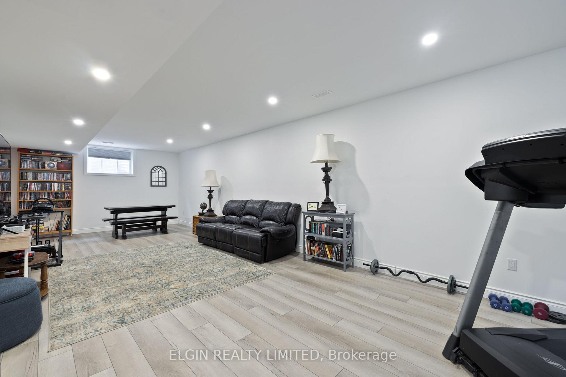 Photo 32 of 38 Ashberry Place, St. Thomas — HOMEH