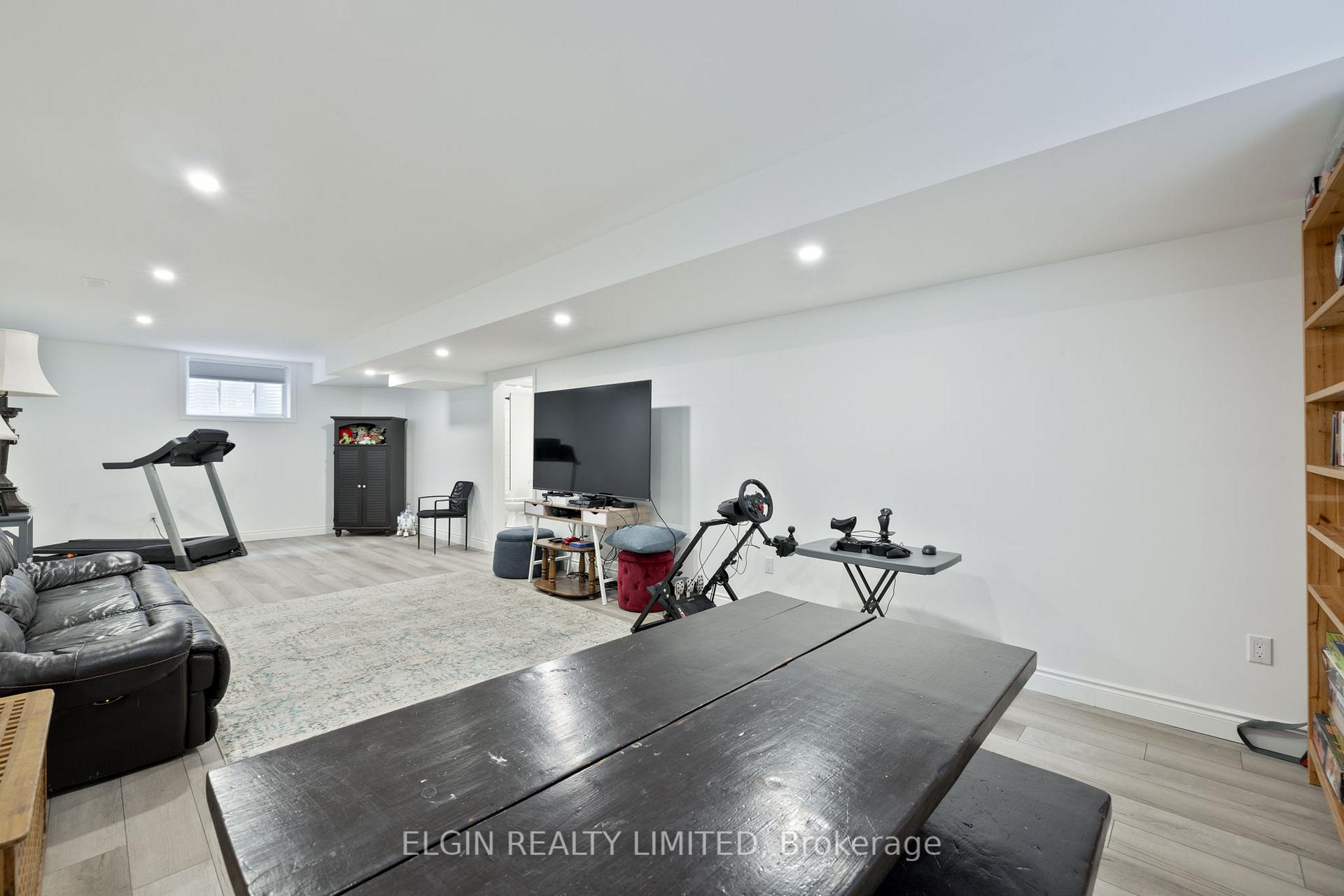 Photo 33 of 38 Ashberry Place, St. Thomas — HOMEH