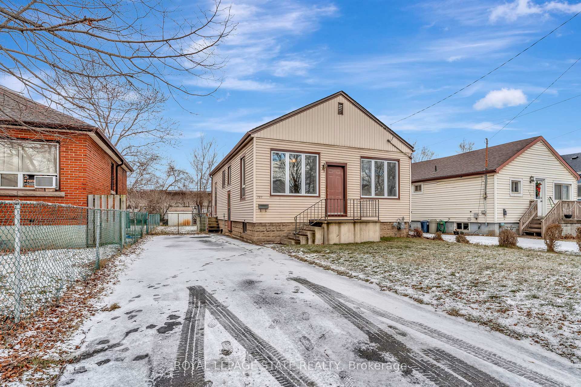 Photo 2 of 727 Brighton Avenue, Hamilton, Parkview — HOMEH