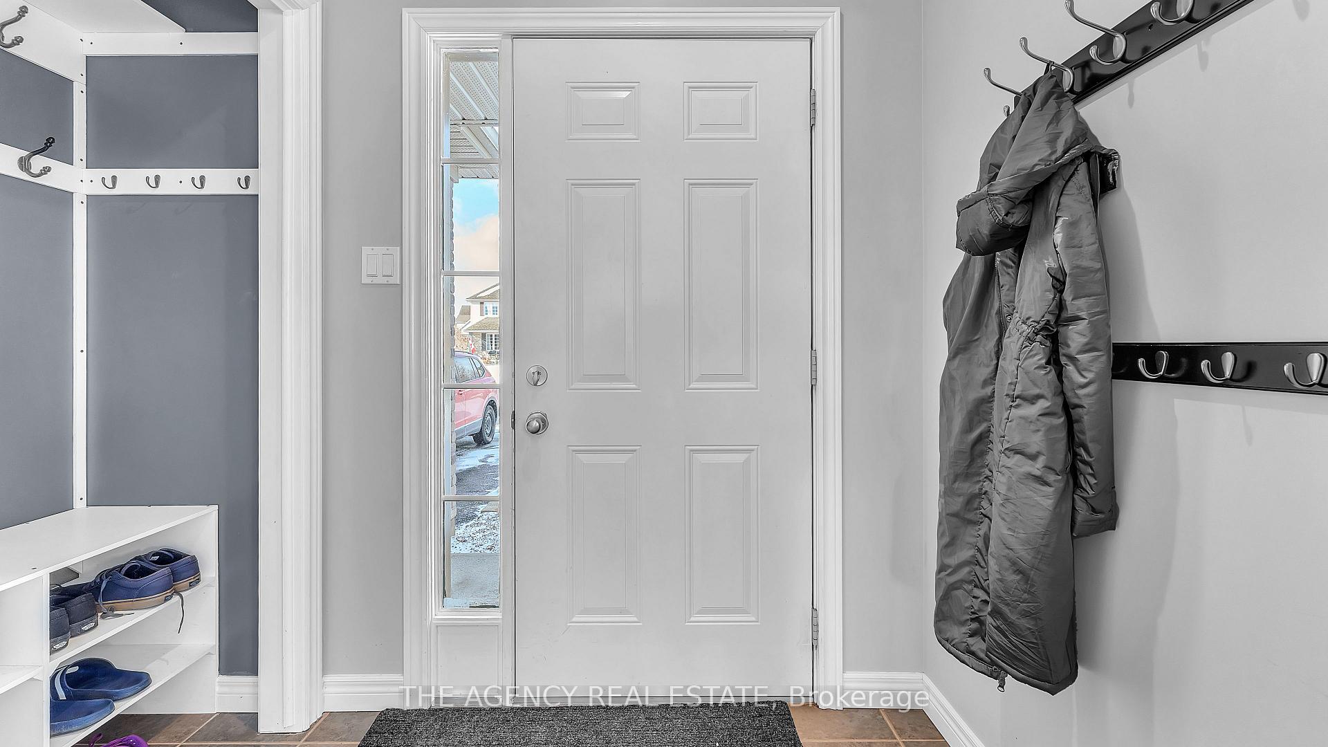 Photo 3 of 11 Meadowvale Drive, St. Thomas — HOMEH