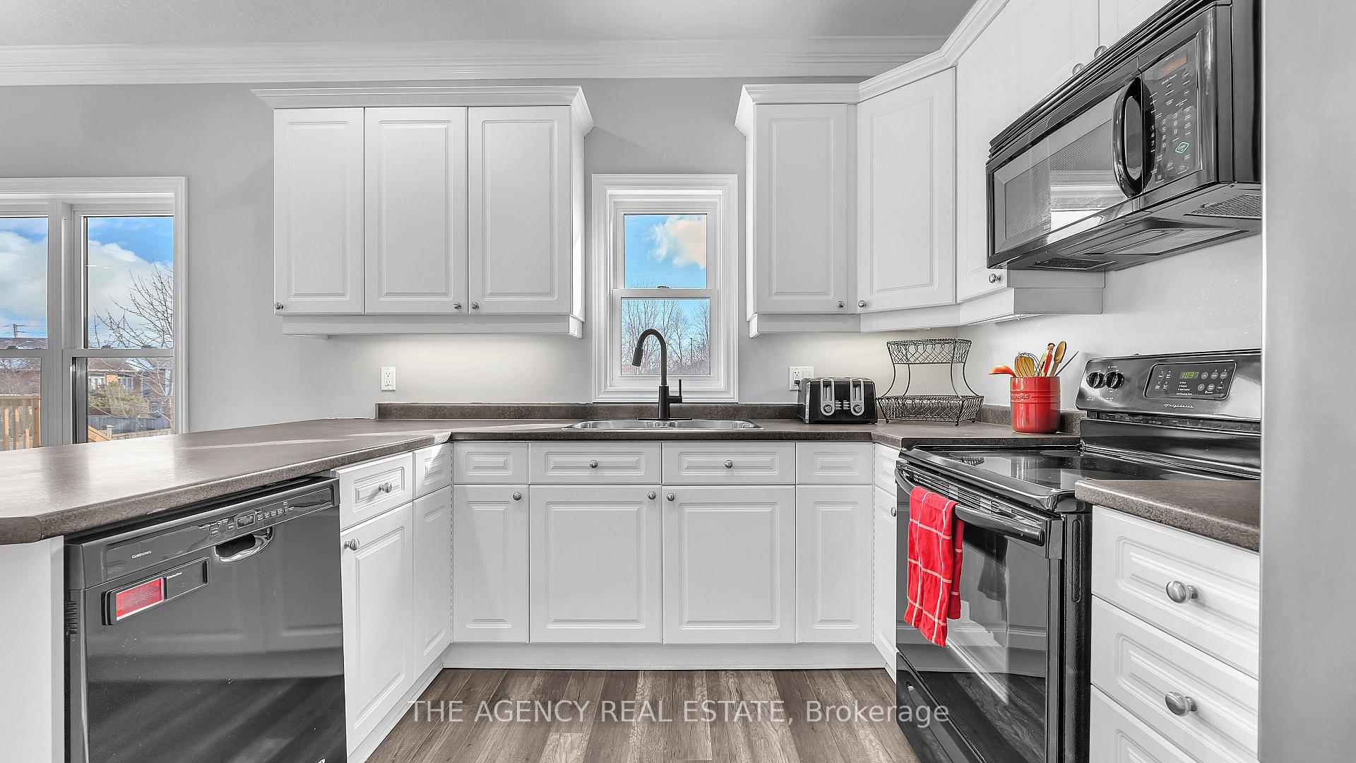 Photo 10 of 11 Meadowvale Drive, St. Thomas — HOMEH