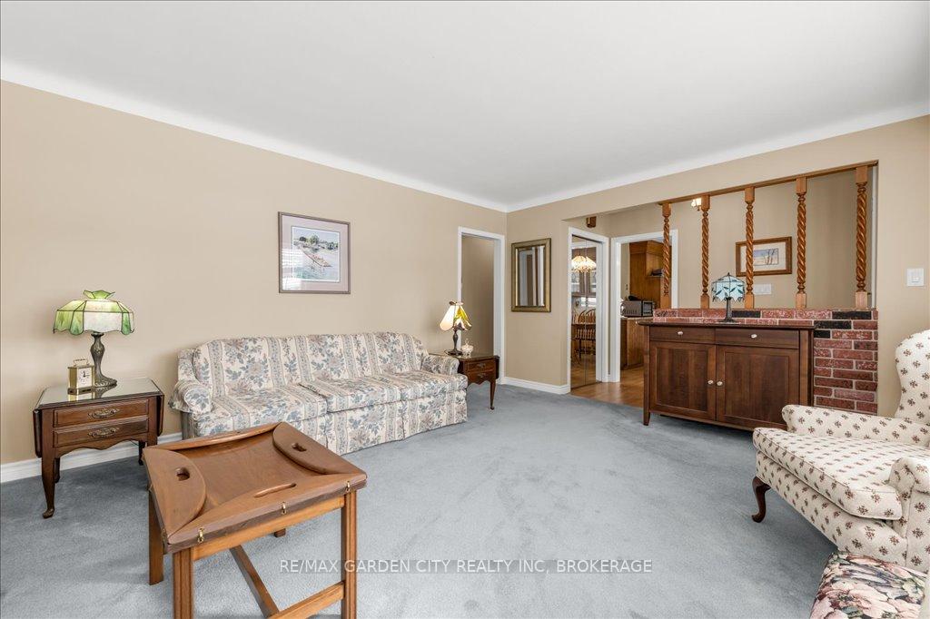 Photo 4 of 92 Leaside Drive, St. Catharines, Carlton/Bunting — HOMEH