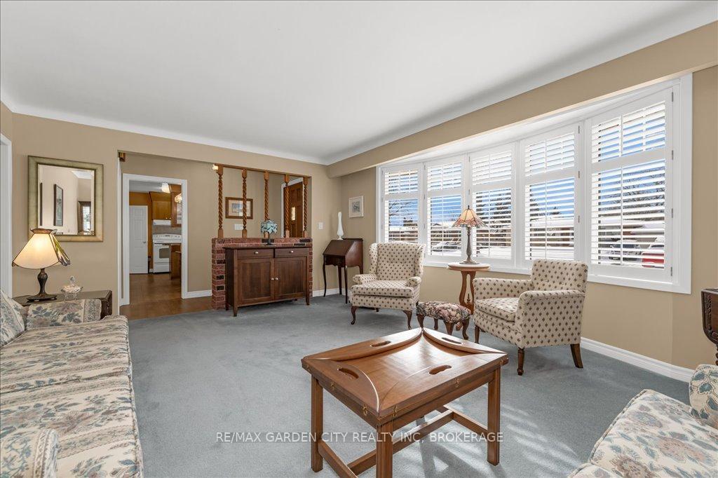 Photo 5 of 92 Leaside Drive, St. Catharines, Carlton/Bunting — HOMEH