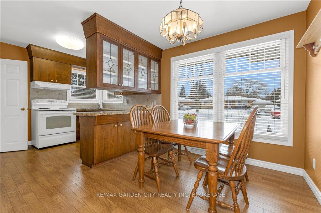 Photo 6 of 92 Leaside Drive, St. Catharines, Carlton/Bunting — HOMEH