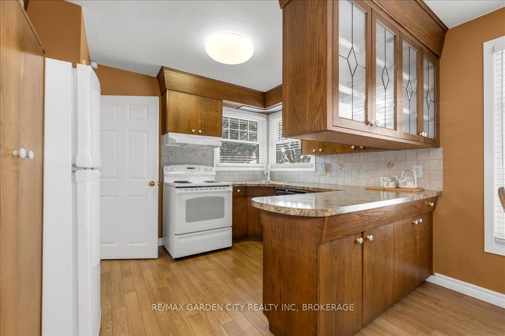 Photo 7 of 92 Leaside Drive, St. Catharines, Carlton/Bunting — HOMEH