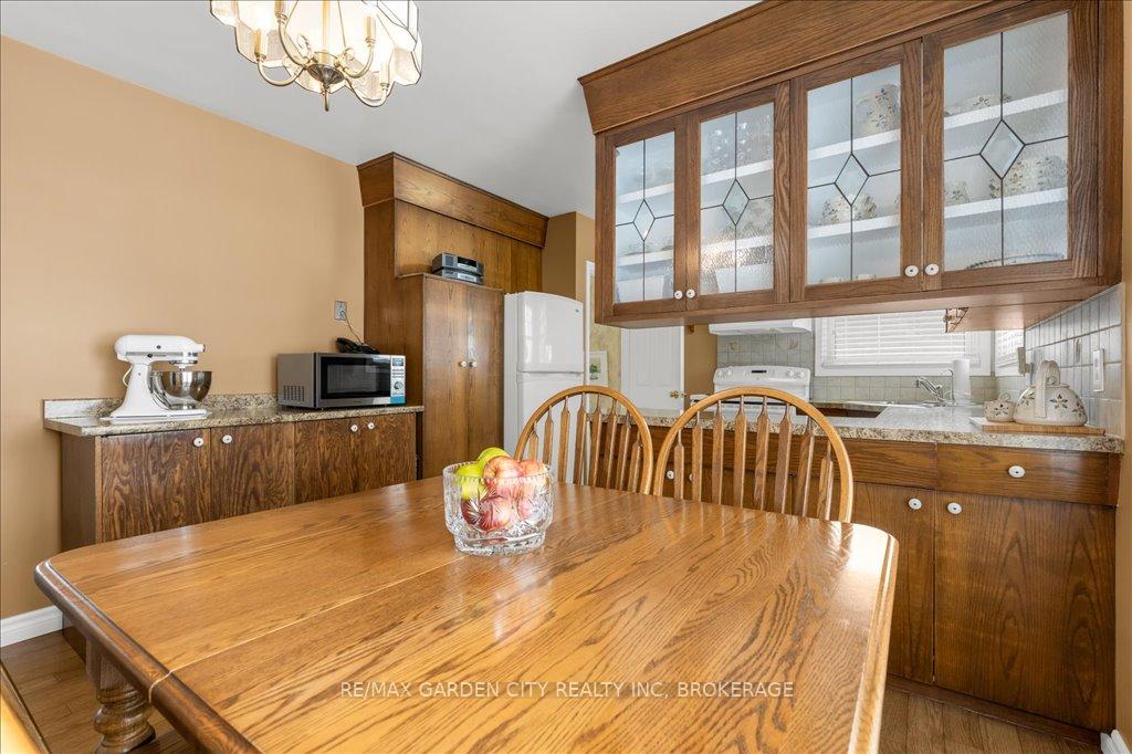 Photo 8 of 92 Leaside Drive, St. Catharines, Carlton/Bunting — HOMEH