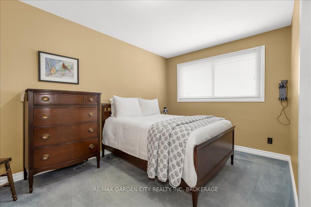 Photo 14 of 92 Leaside Drive, St. Catharines, Carlton/Bunting — HOMEH