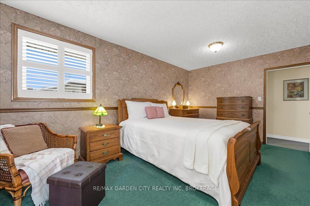 Photo 17 of 92 Leaside Drive, St. Catharines, Carlton/Bunting — HOMEH