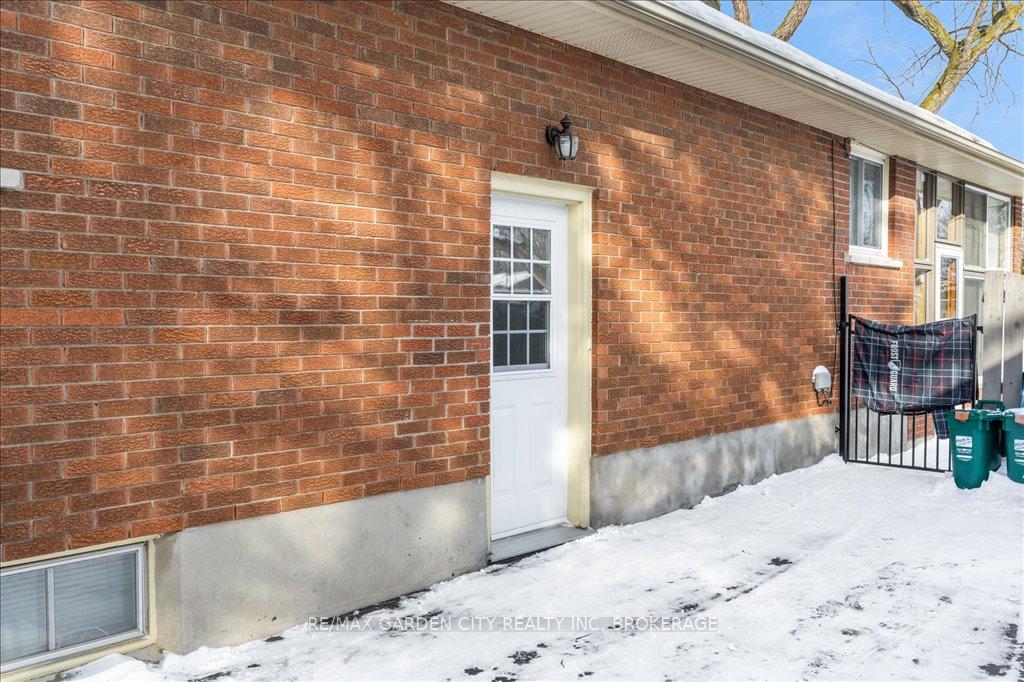 Photo 25 of 92 Leaside Drive, St. Catharines, Carlton/Bunting — HOMEH