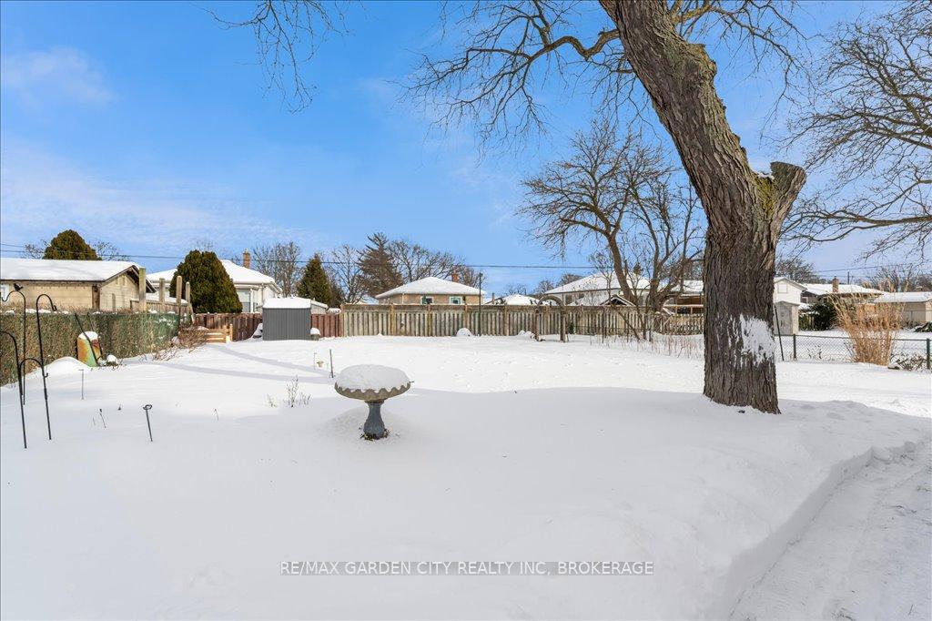 Photo 27 of 92 Leaside Drive, St. Catharines, Carlton/Bunting — HOMEH