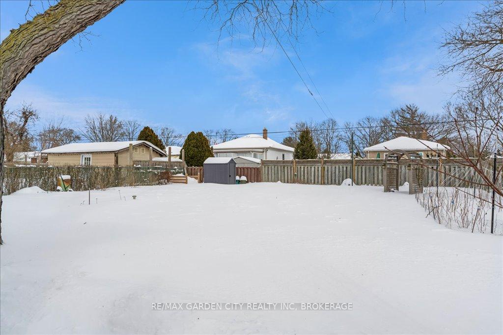 Photo 28 of 92 Leaside Drive, St. Catharines, Carlton/Bunting — HOMEH