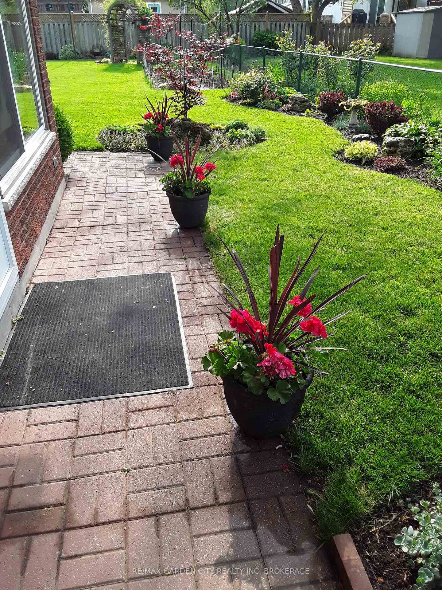 Photo 30 of 92 Leaside Drive, St. Catharines, Carlton/Bunting — HOMEH