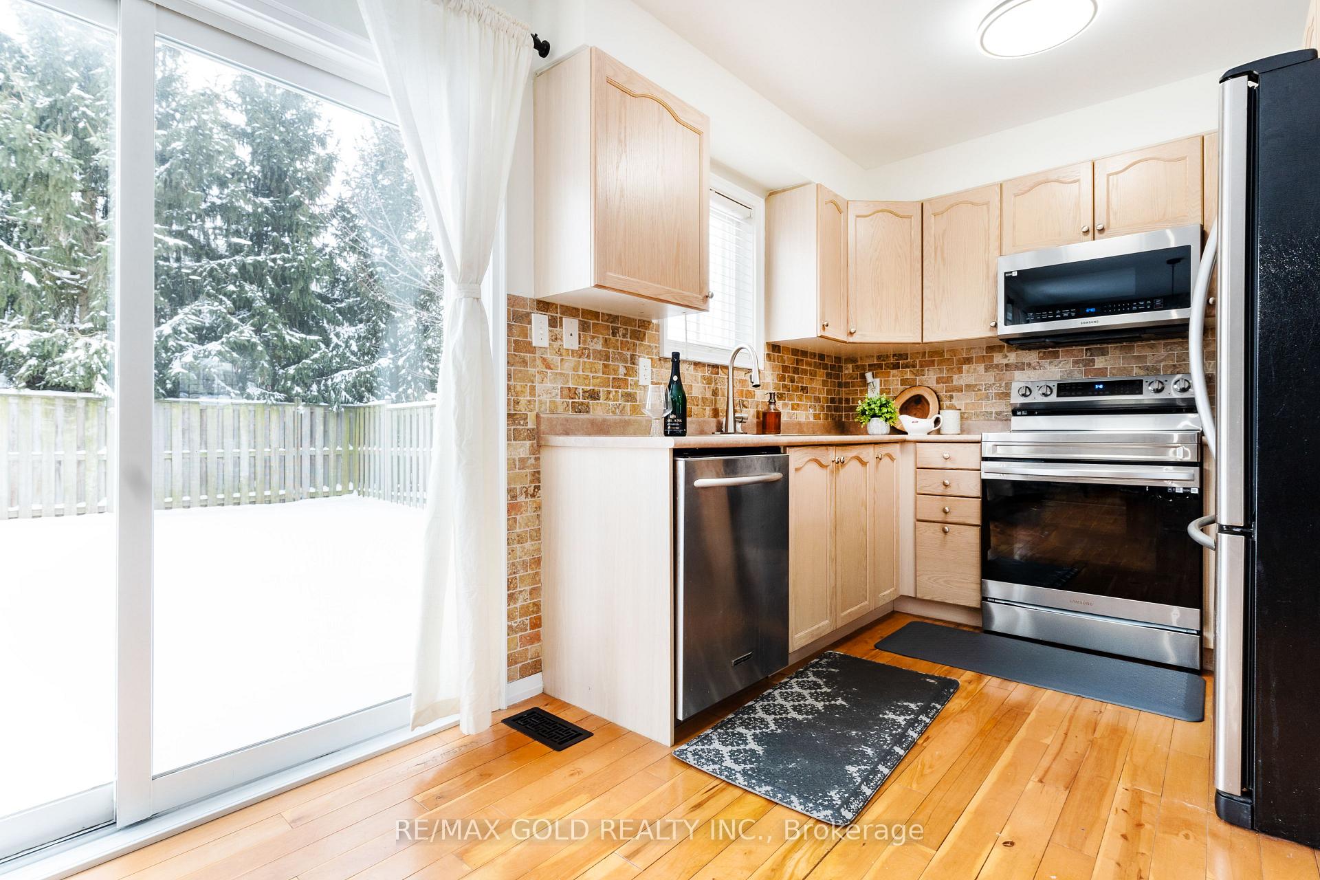 Photo 12 of 145 Powell Drive, Hamilton, Binbrook — HOMEH