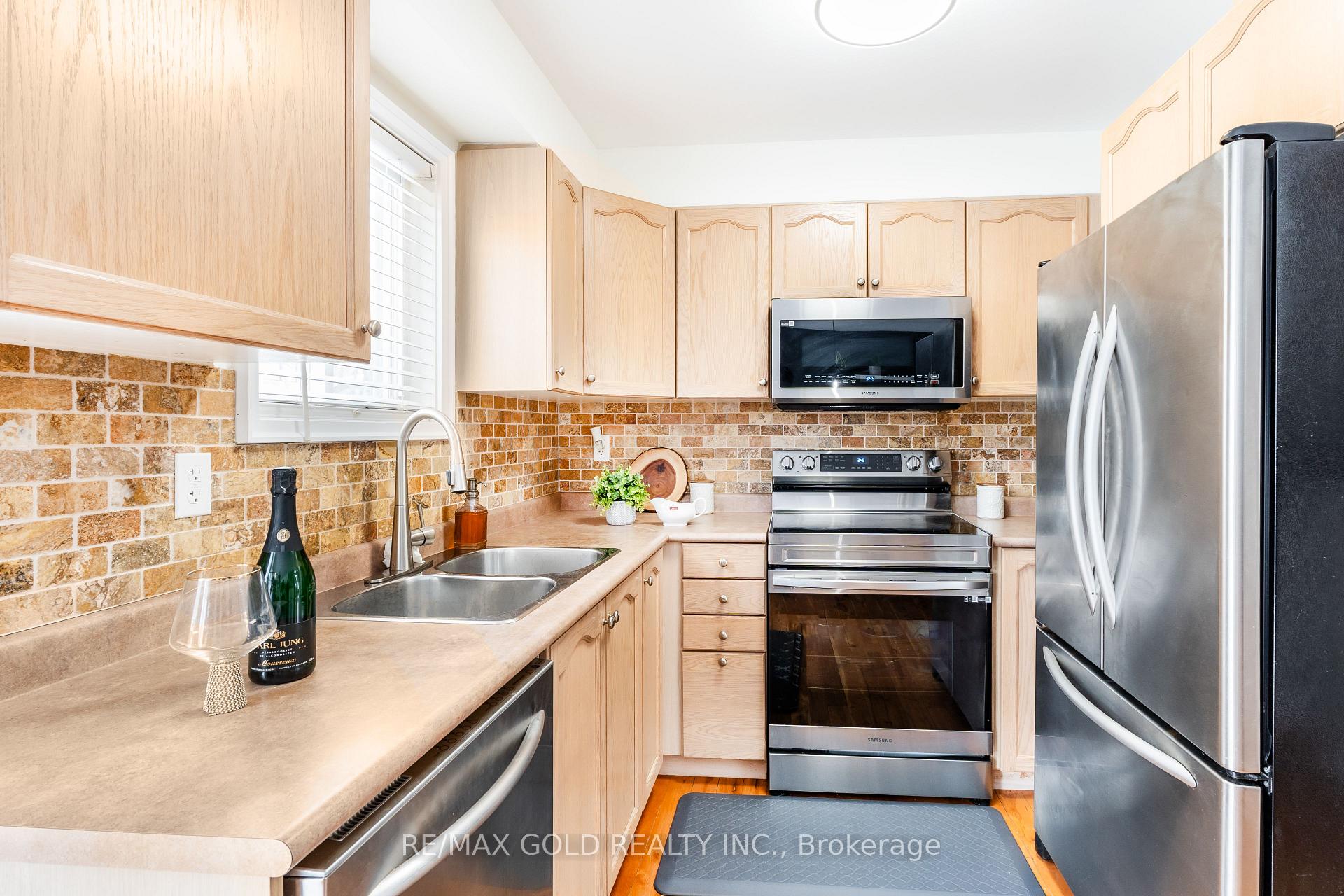 Photo 14 of 145 Powell Drive, Hamilton, Binbrook — HOMEH