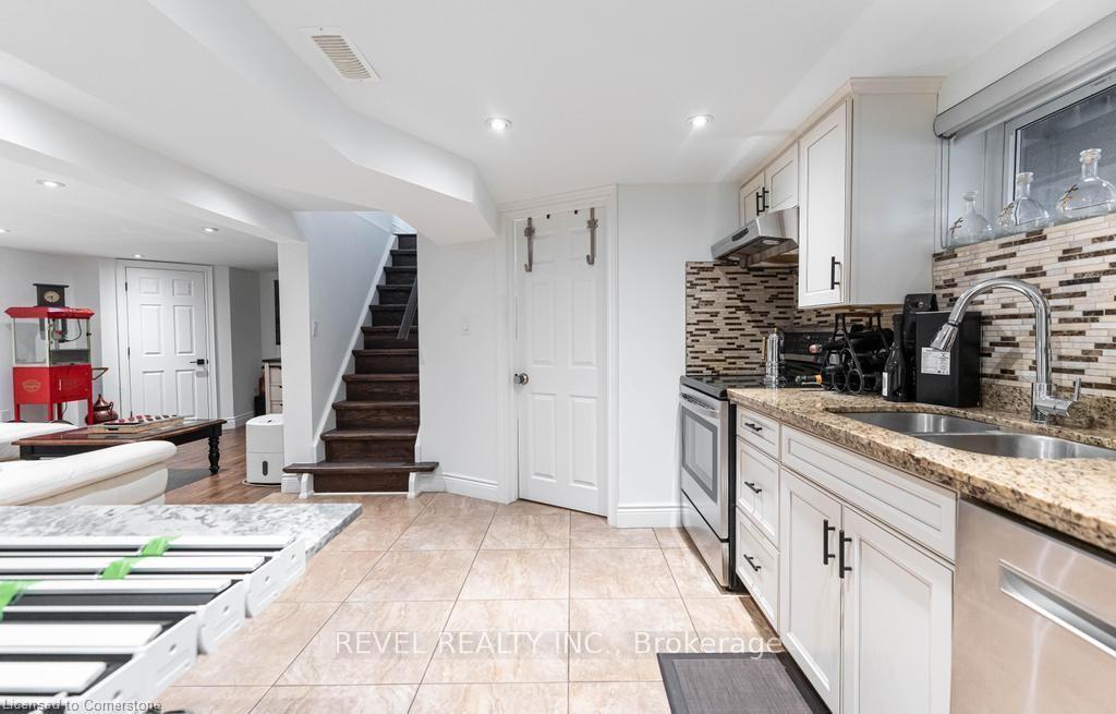 Photo 16 of 7320 Dickenson Road E, Hamilton, Rural Glanbrook — HOMEH