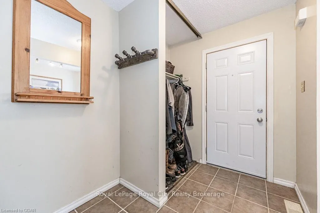 Photo 3 of 90 Ferman Drive, Guelph, Willow West/Sugarbush/West Acres — HOMEH