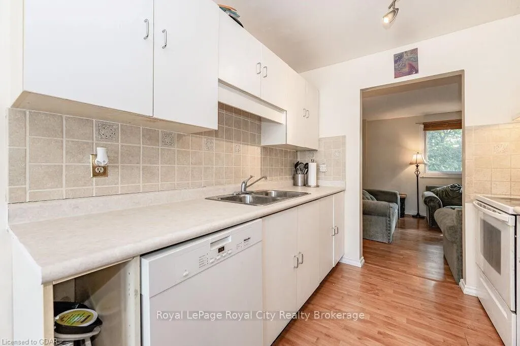 Photo 7 of 90 Ferman Drive, Guelph, Willow West/Sugarbush/West Acres — HOMEH